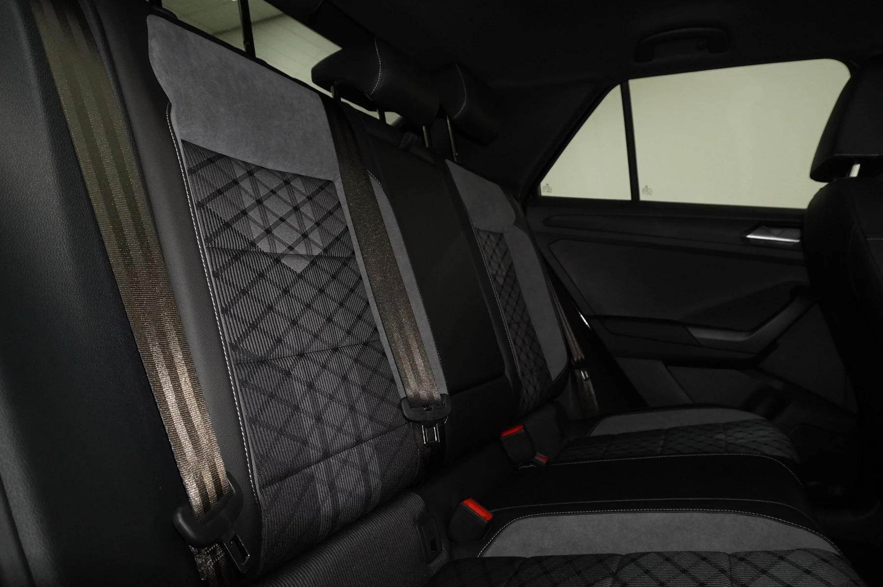 Volkswagen-T-Roc-image-24