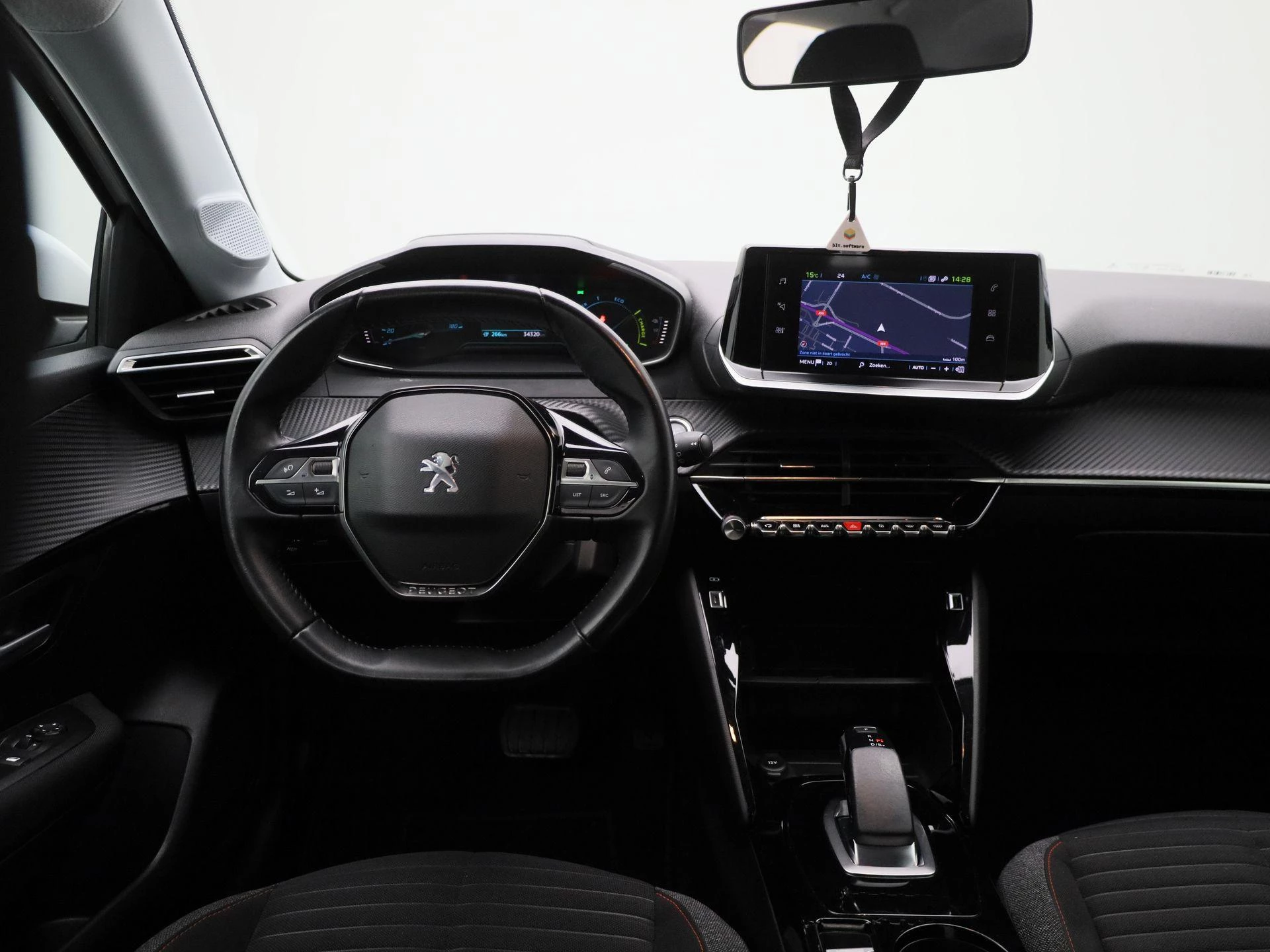 Peugeot-e-208-image-6