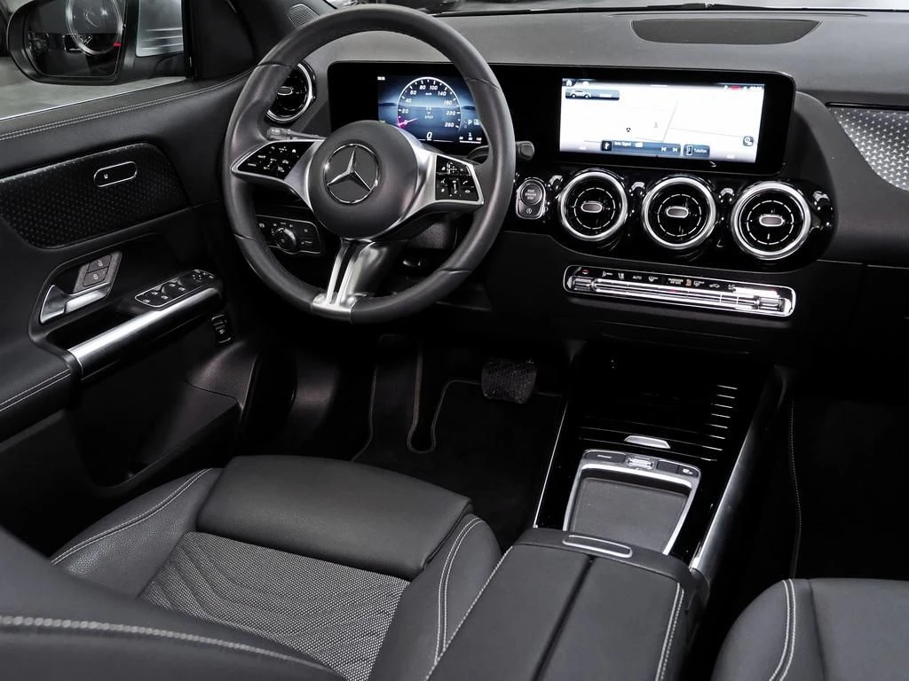 Mercedes-Benz-GLA 200 d-image-9