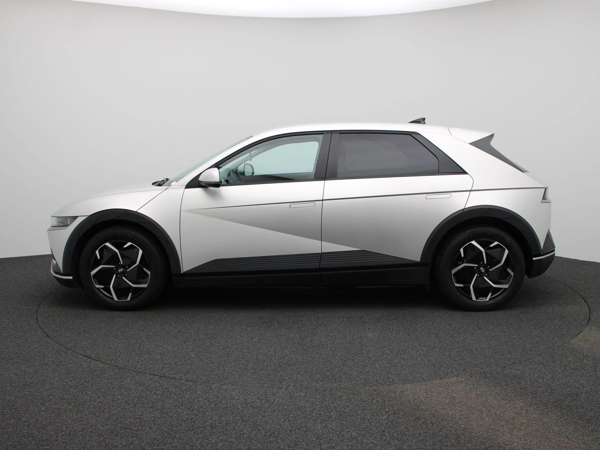 Hyundai-IONIQ 5-image-4