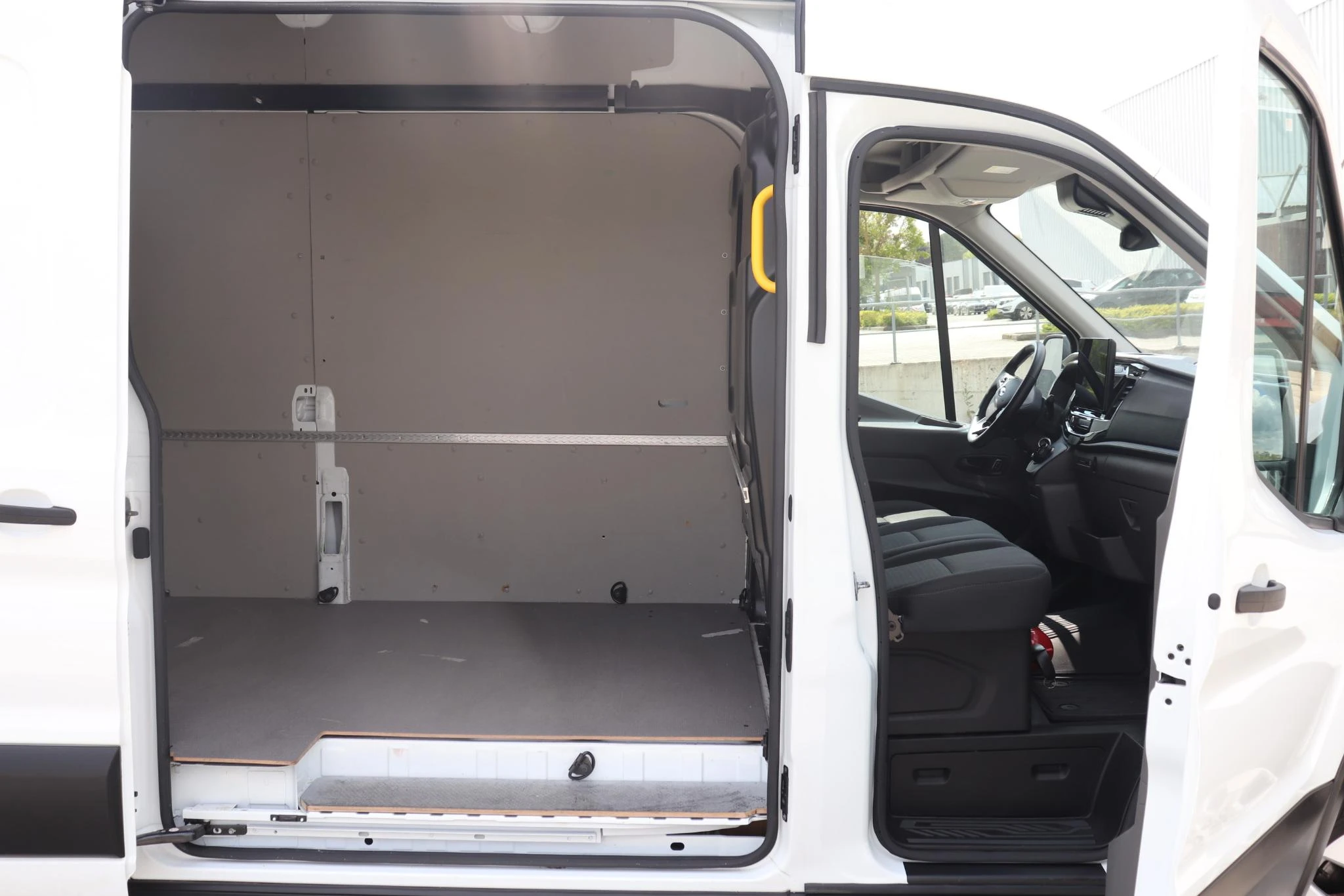 Ford-E-Transit-image-17