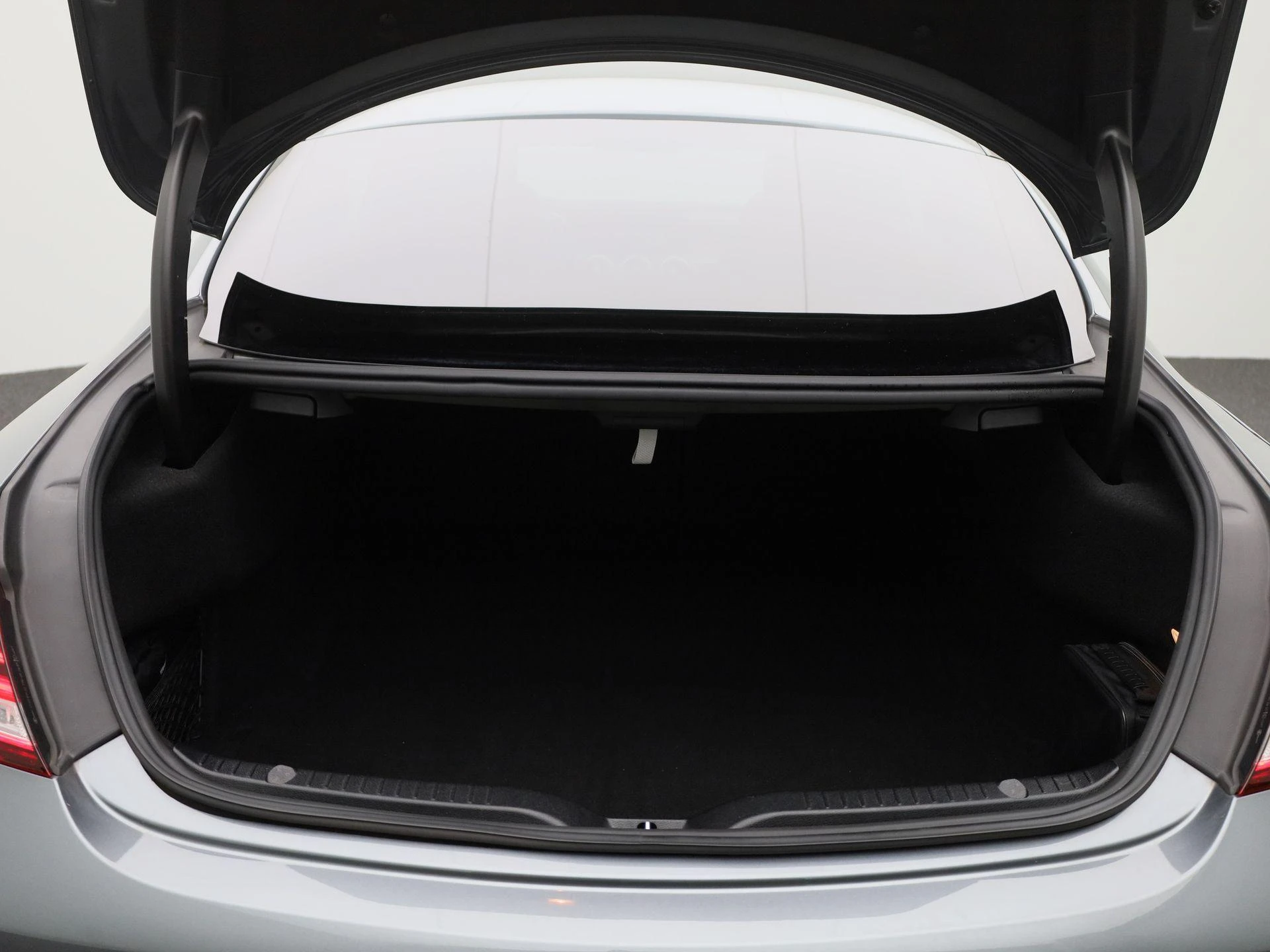 Mercedes-Benz-C-Klasse-image-13