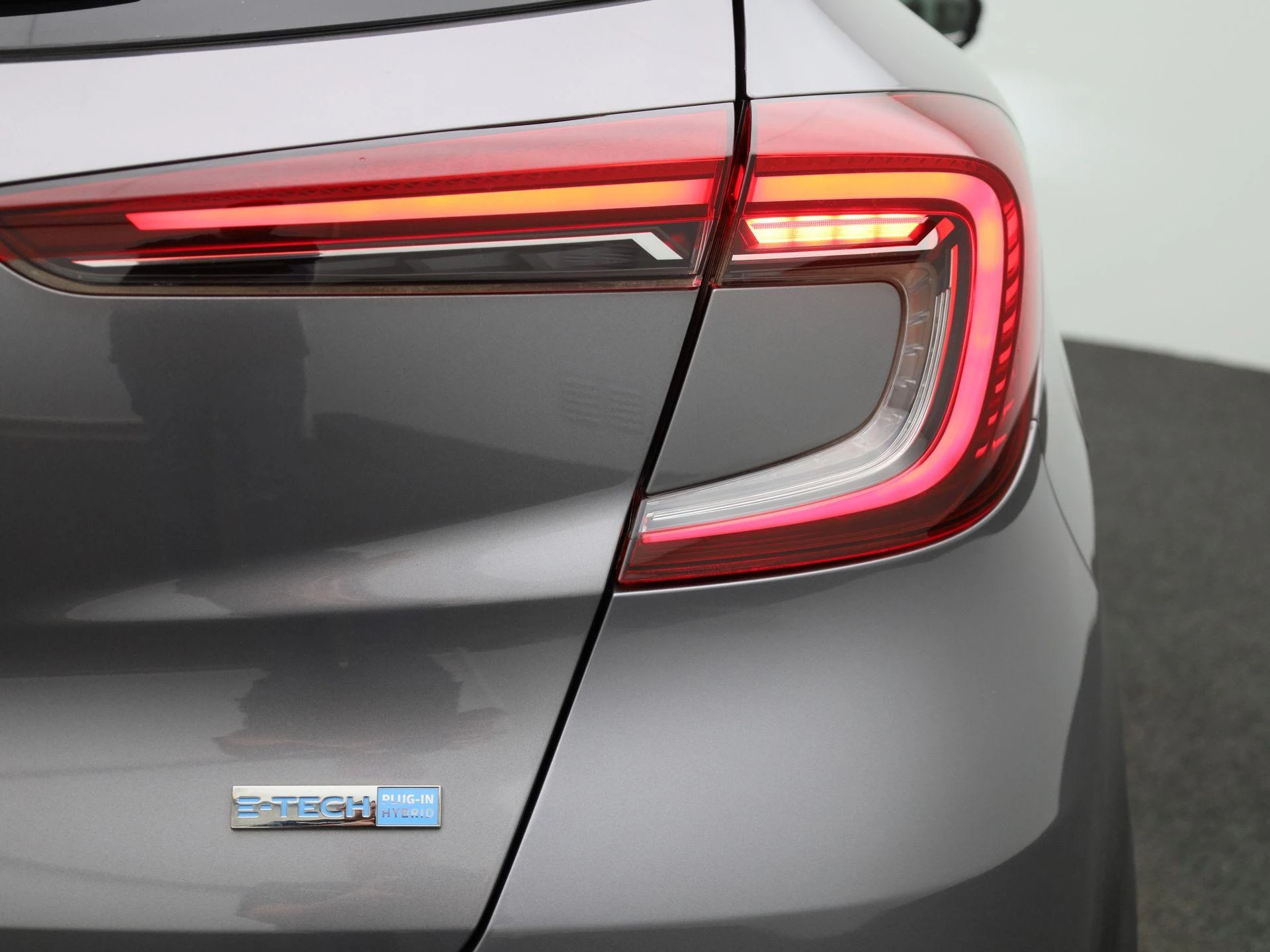 Renault Captur 1.6 E-Tech Plug-in Hybrid 160 Initiale Paris