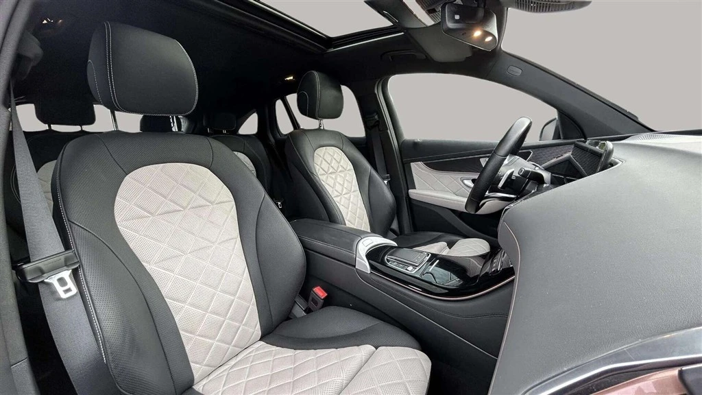 Mercedes-Benz-EQC-image-27