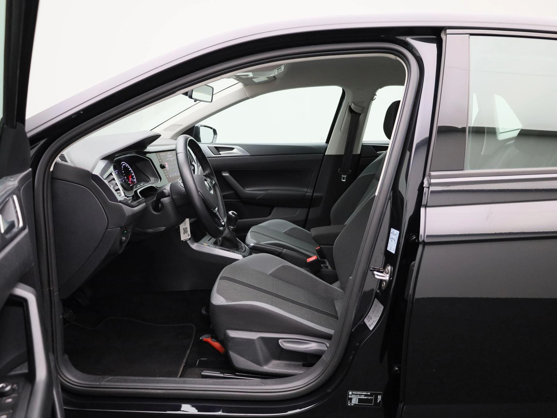 Volkswagen-Polo-image-8