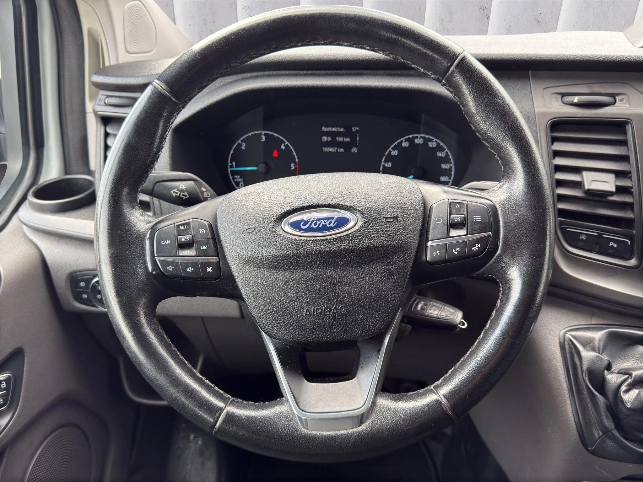 Ford-Transit Custom-image-12