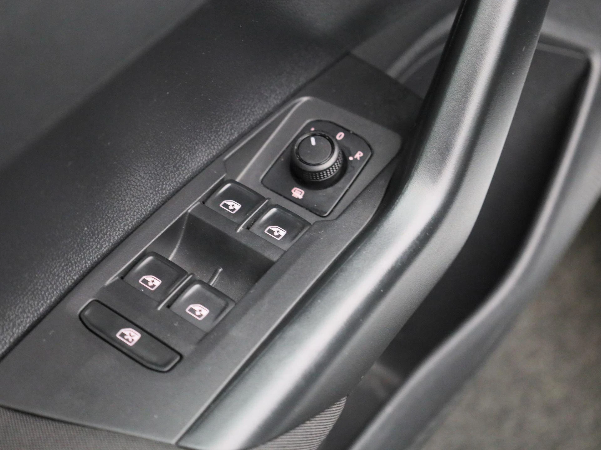 Volkswagen-Polo-image-29