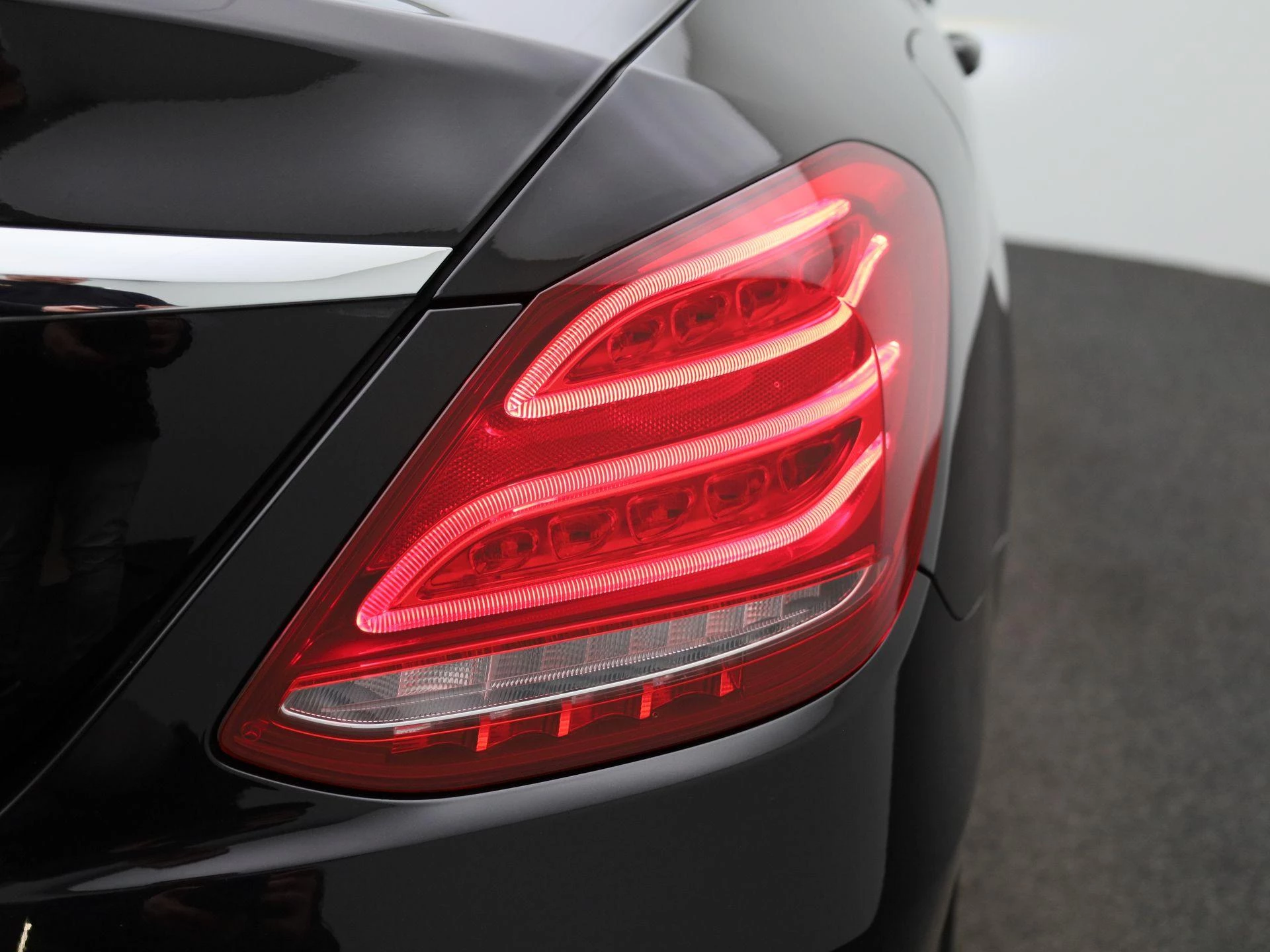 Mercedes-Benz-C-Klasse-image-36