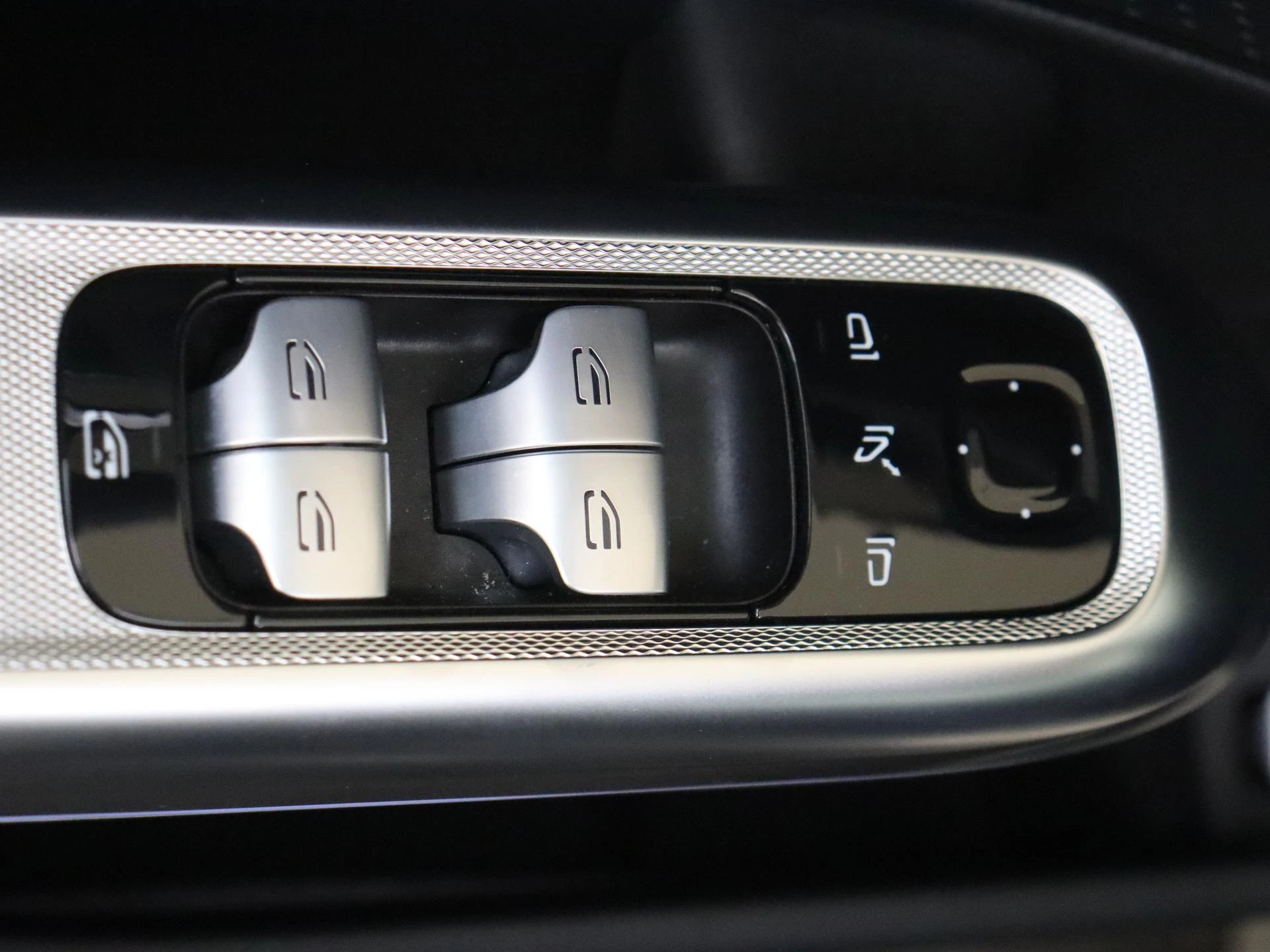 Mercedes-Benz-E-Klasse-image-25
