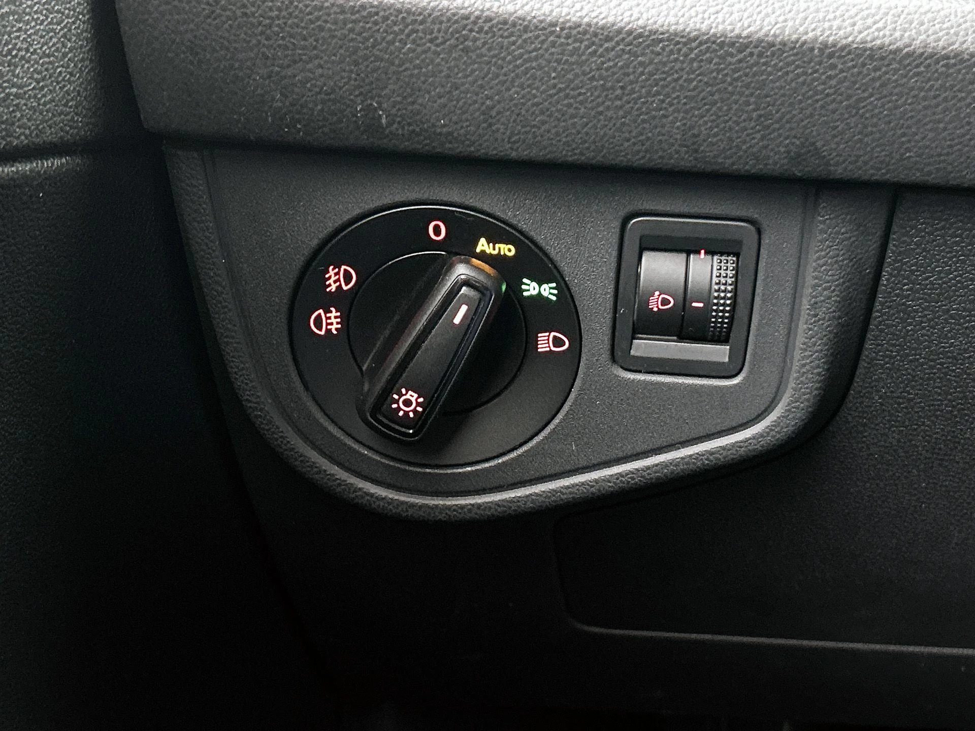 Volkswagen-Polo-image-18