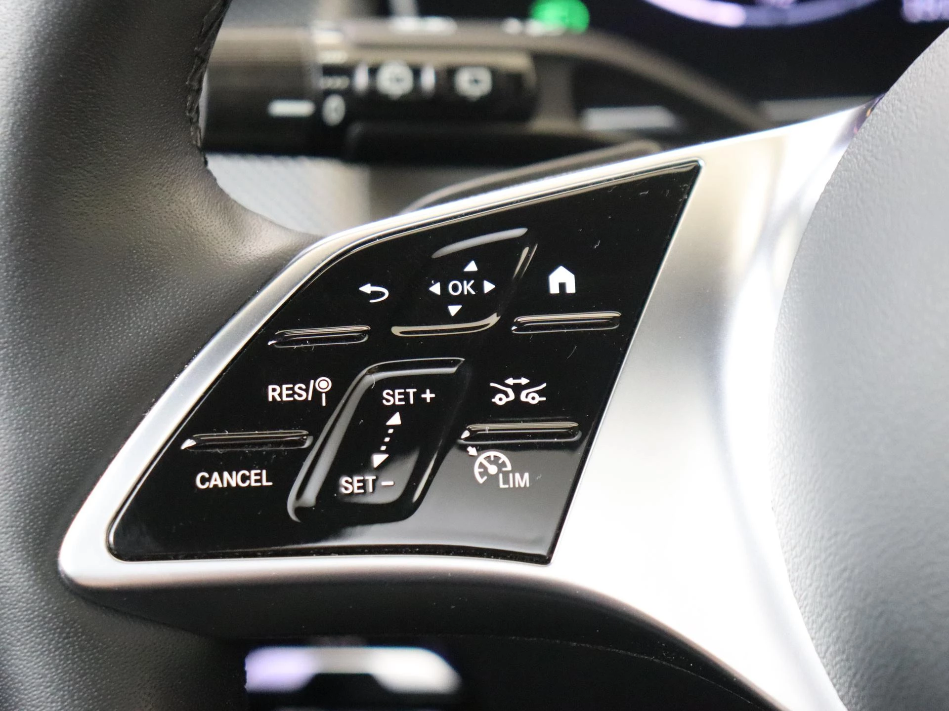 Mercedes-Benz-GLC-image-12