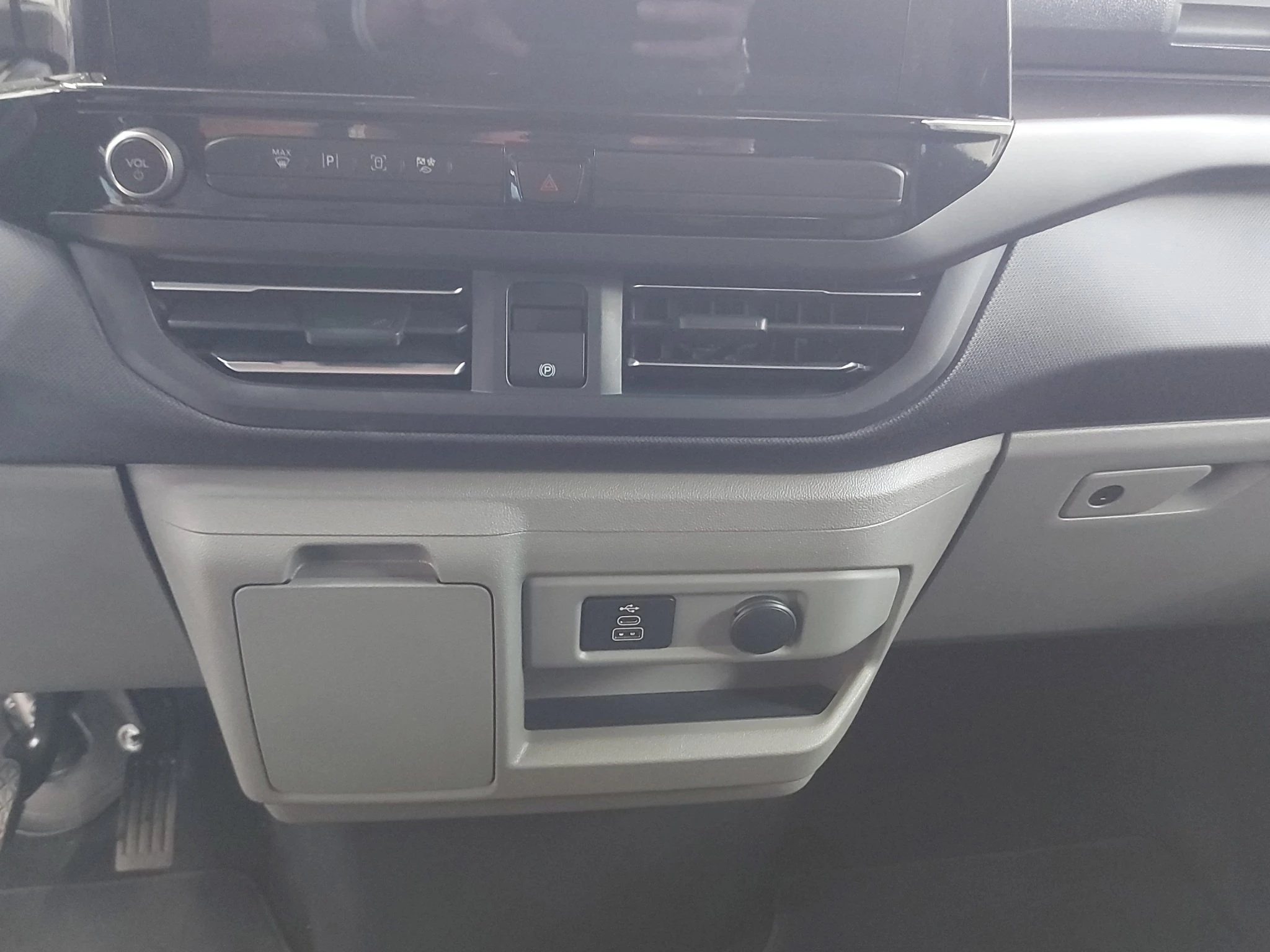 Ford-Tourneo Custom-image-13