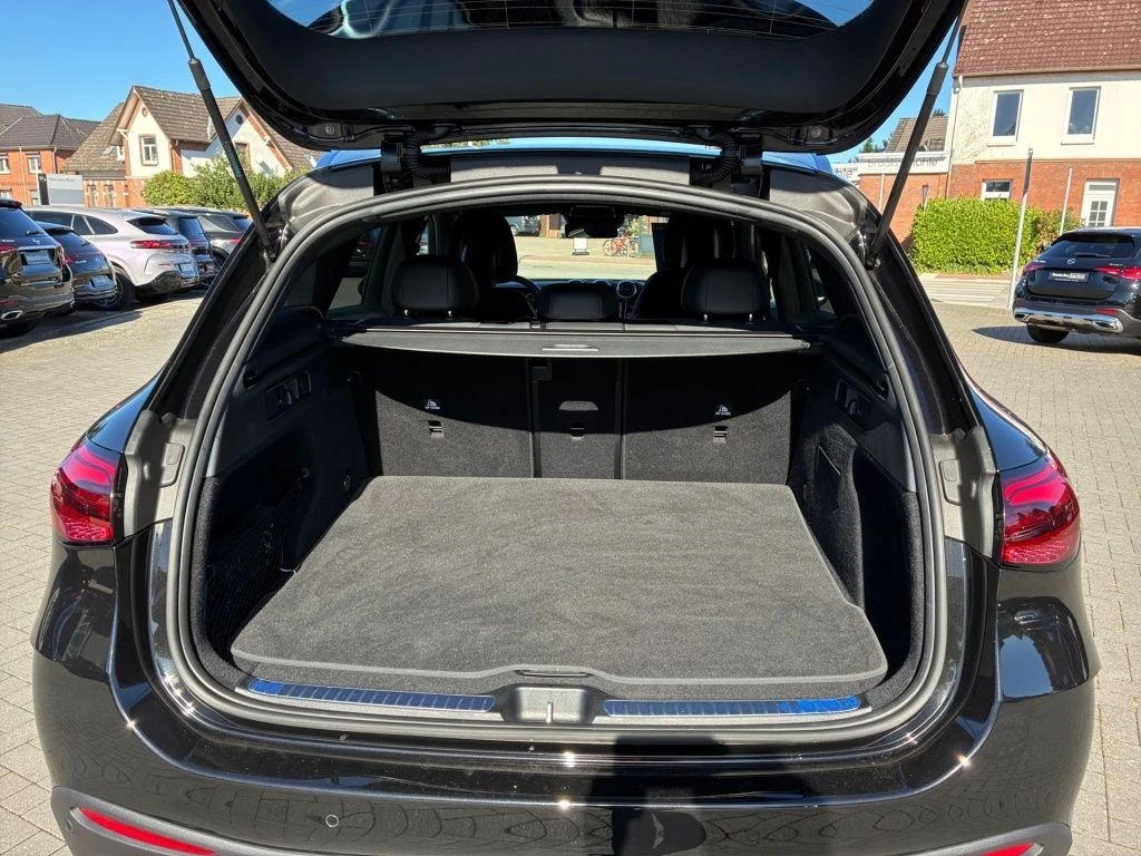 Mercedes-Benz-GLC 300 d-image-13