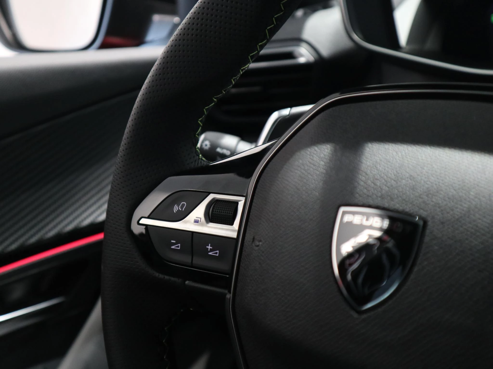 Peugeot-e-2008-image-25