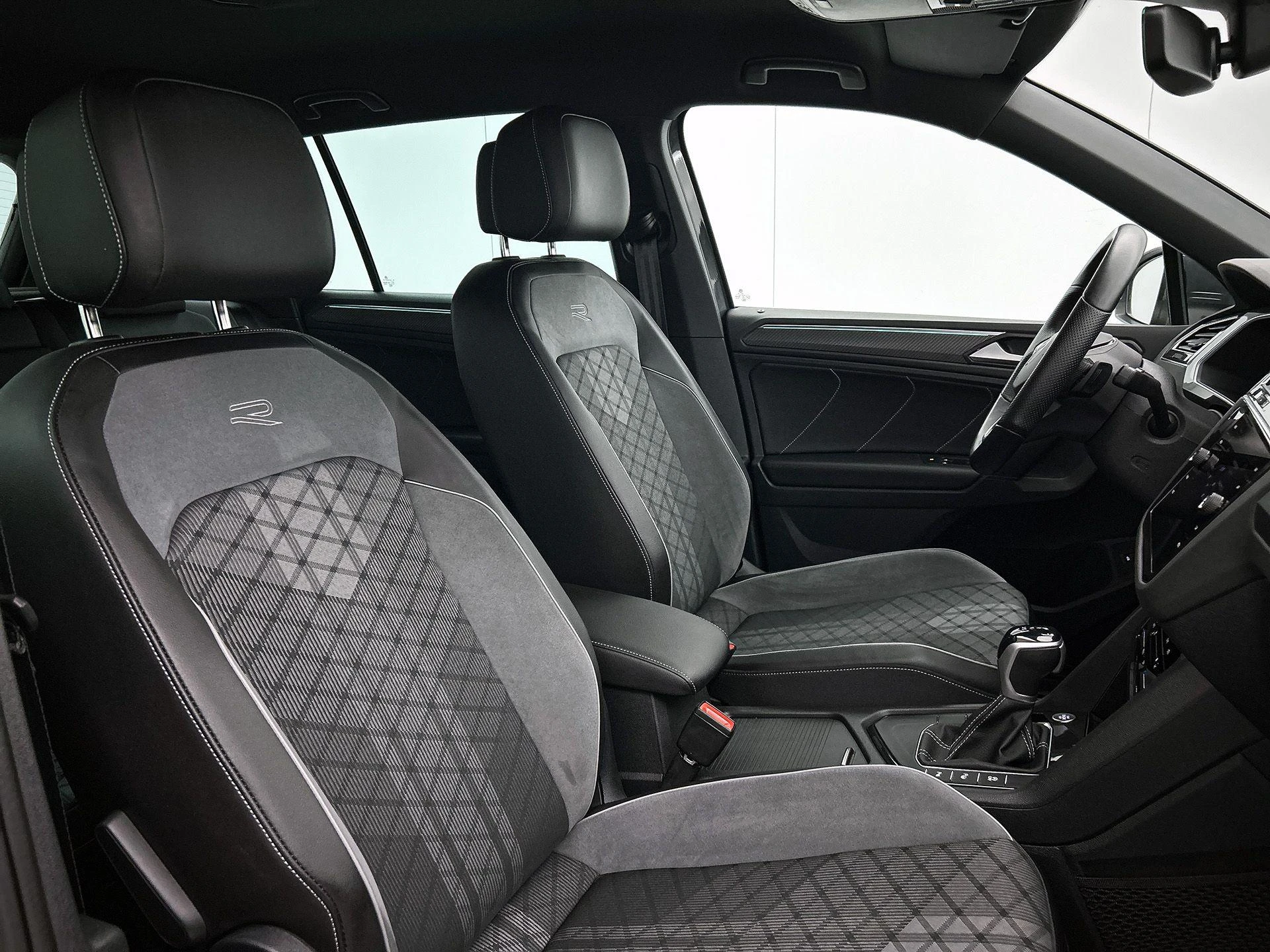 Volkswagen Tiguan 1.5 TSI R-Line Business+ | 150 PK |