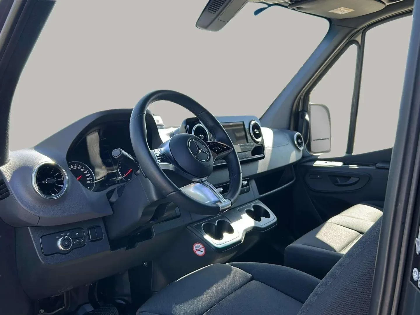Mercedes-Benz-Sprinter-image-9