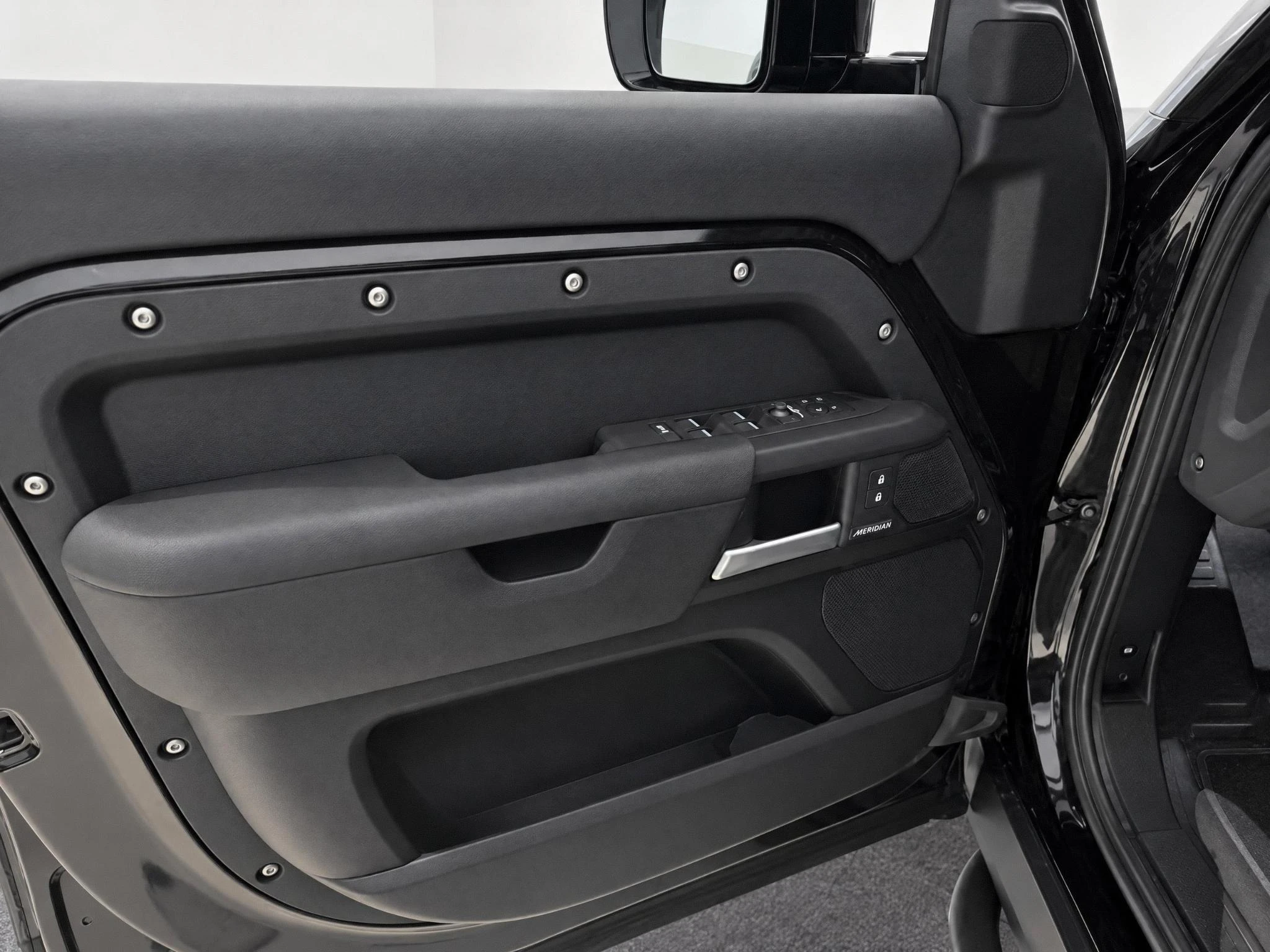Land Rover-Defender-image-9