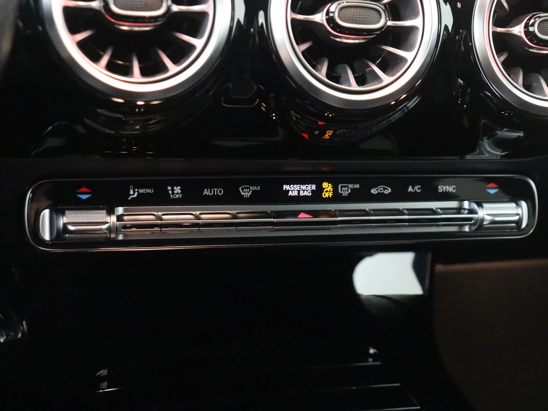Mercedes-Benz CLA 180 Business Solution AMG