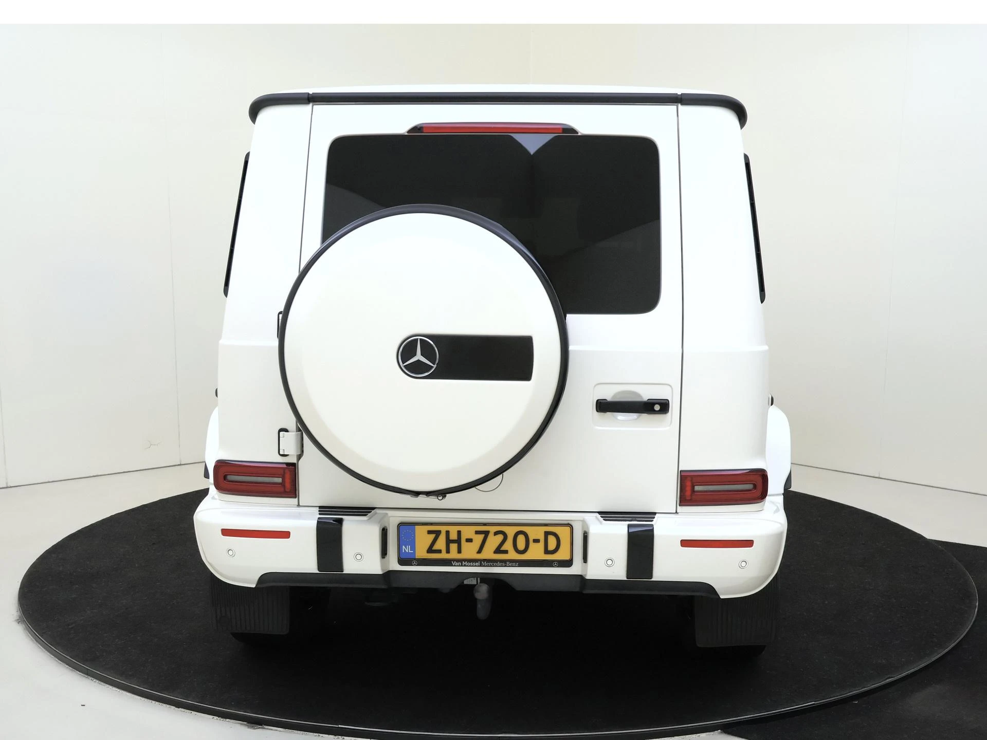 Mercedes-Benz-G-Klasse-image-6