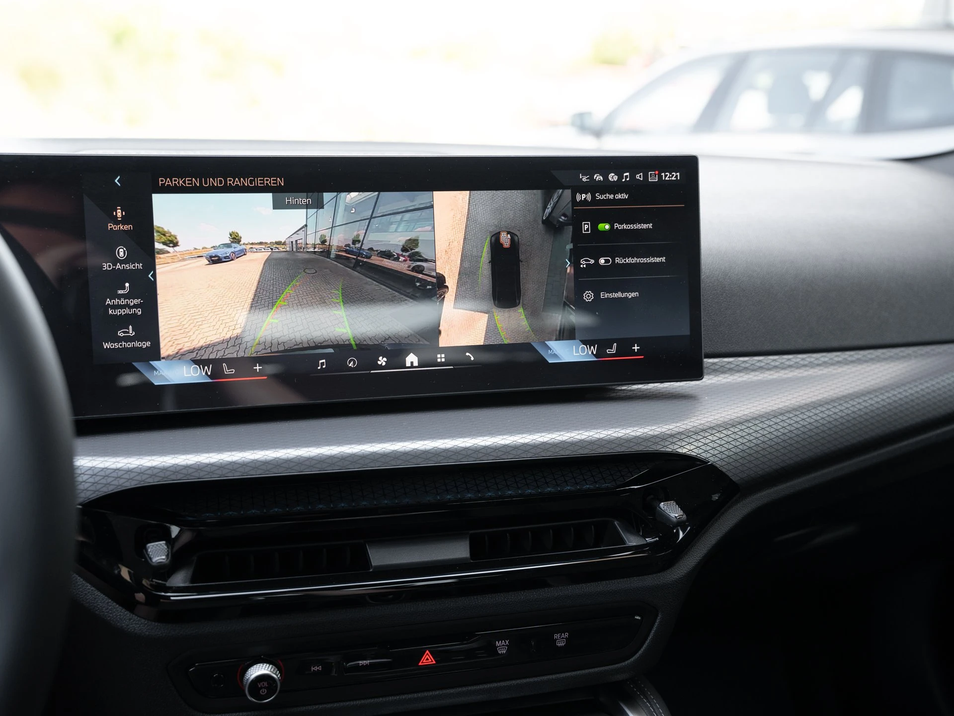 BMW-i4-image-16