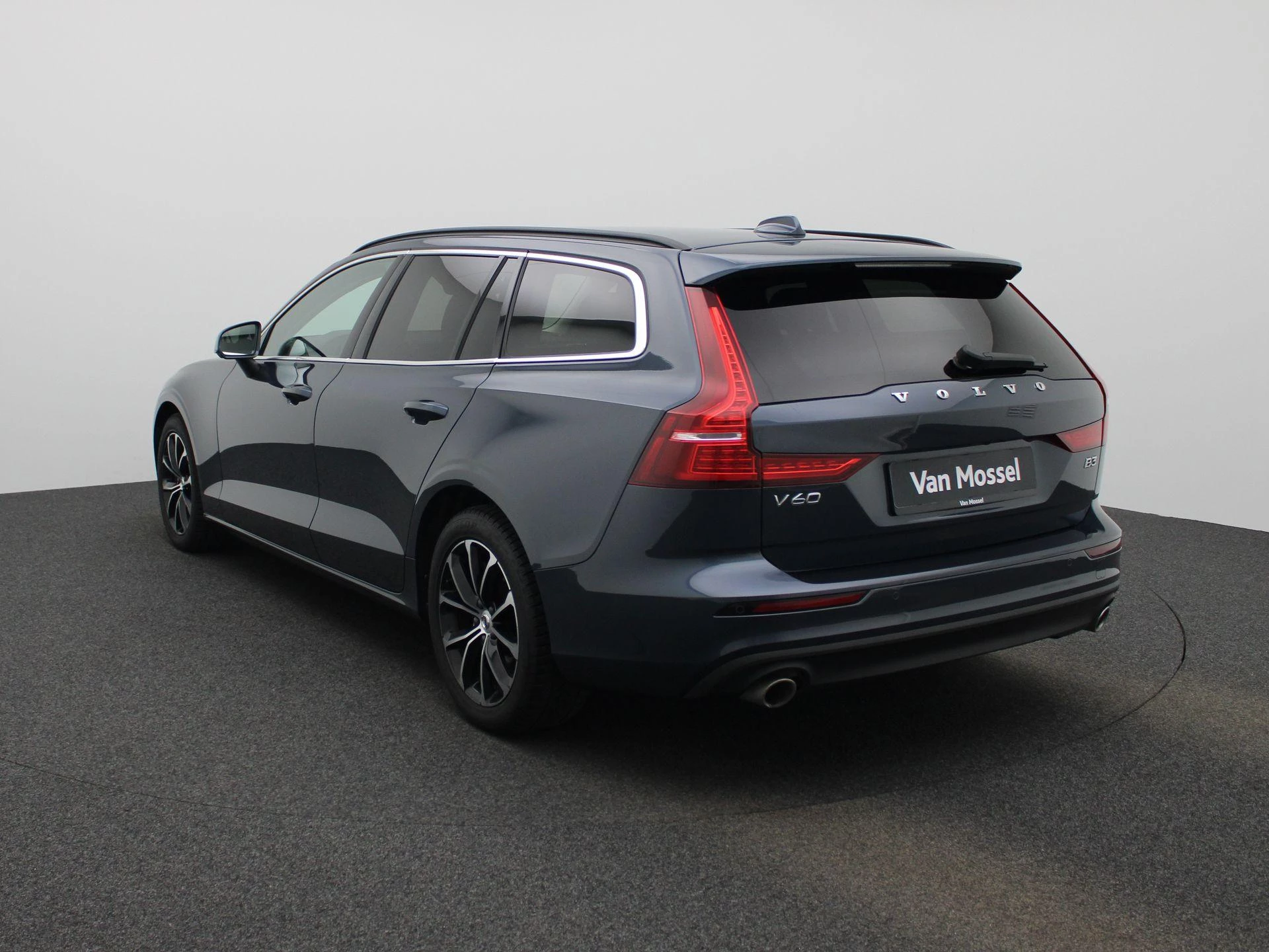 Volvo V60 B3 DCT Momentum Pro