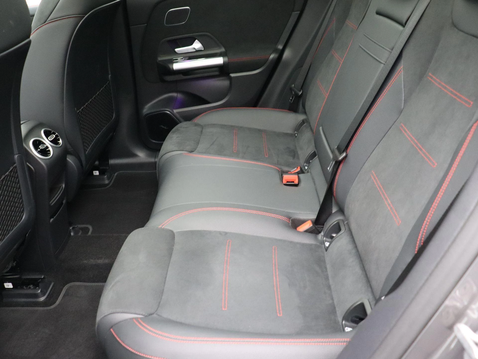 Mercedes-Benz EQA 250+ Star Edition + AMG + PANO DAK + BURMESTER + TREKHAAK + HEAD UP