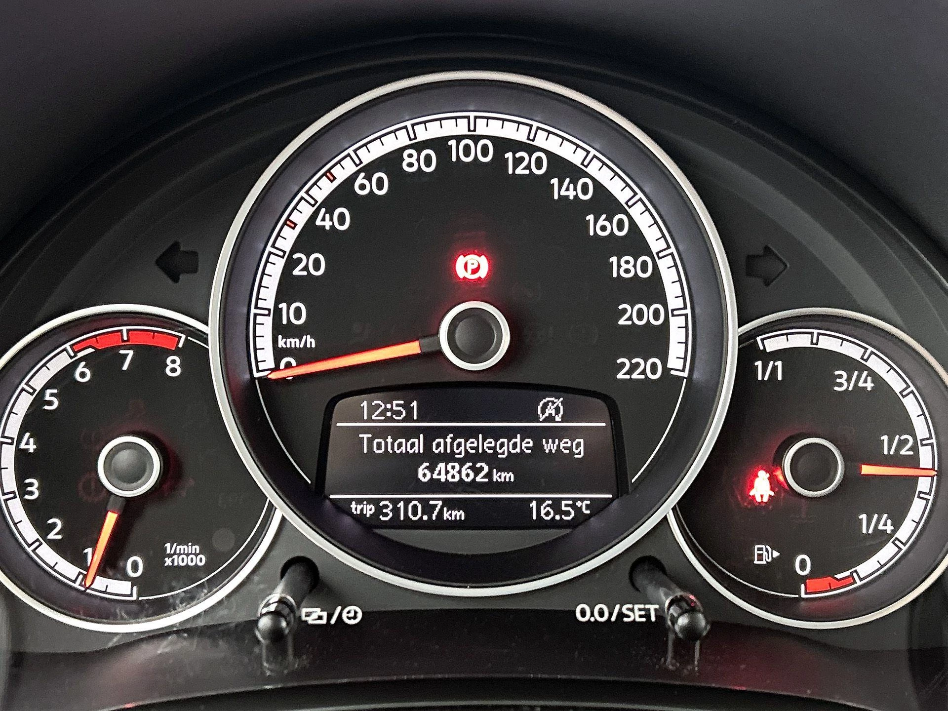 Volkswagen-up!-image-8
