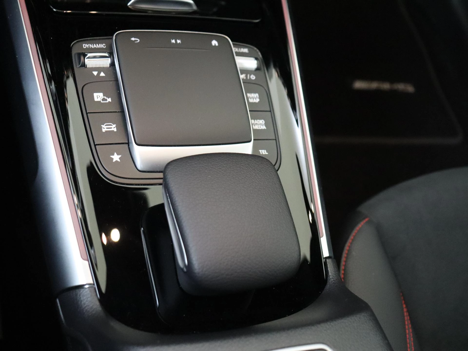 Mercedes-Benz-EQB-image-21