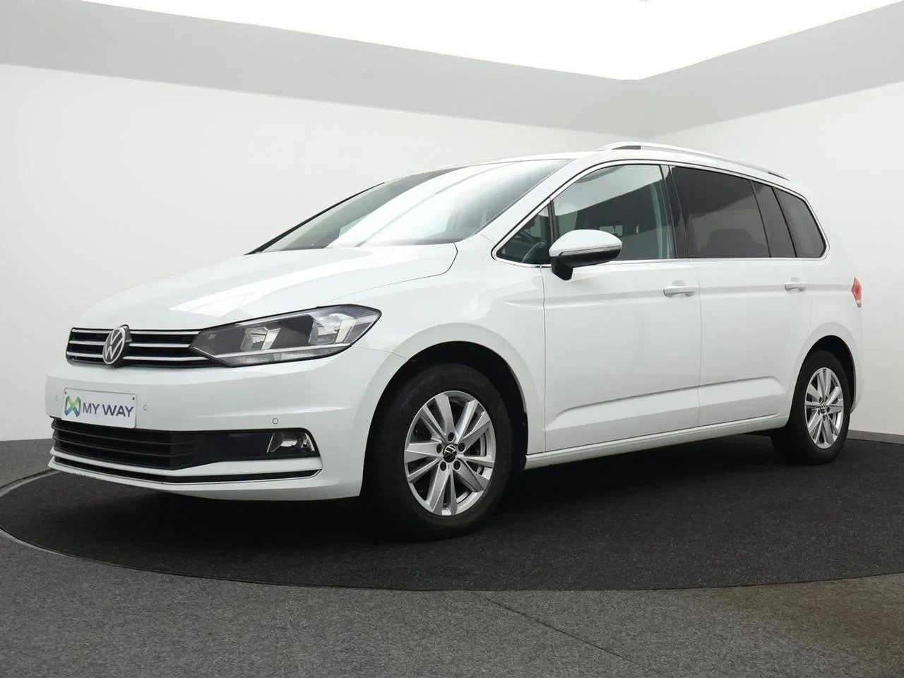 Volkswagen-Touran-image-0