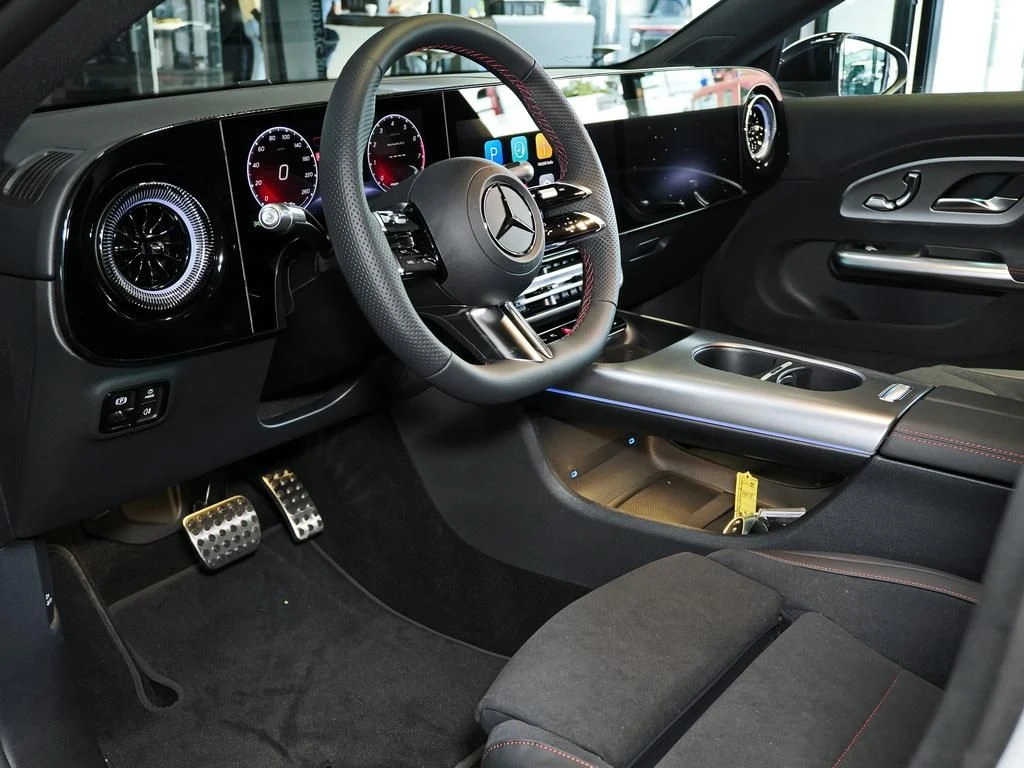 Mercedes-Benz-CLA 200-image-5