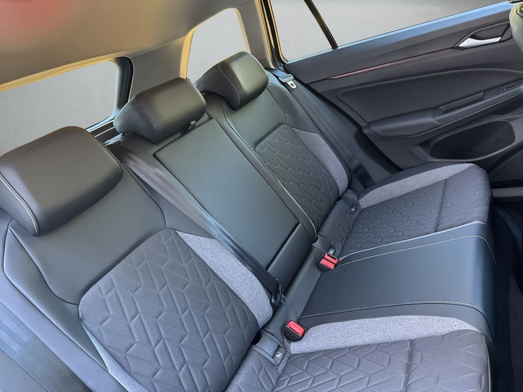 Volkswagen-Golf-image-11