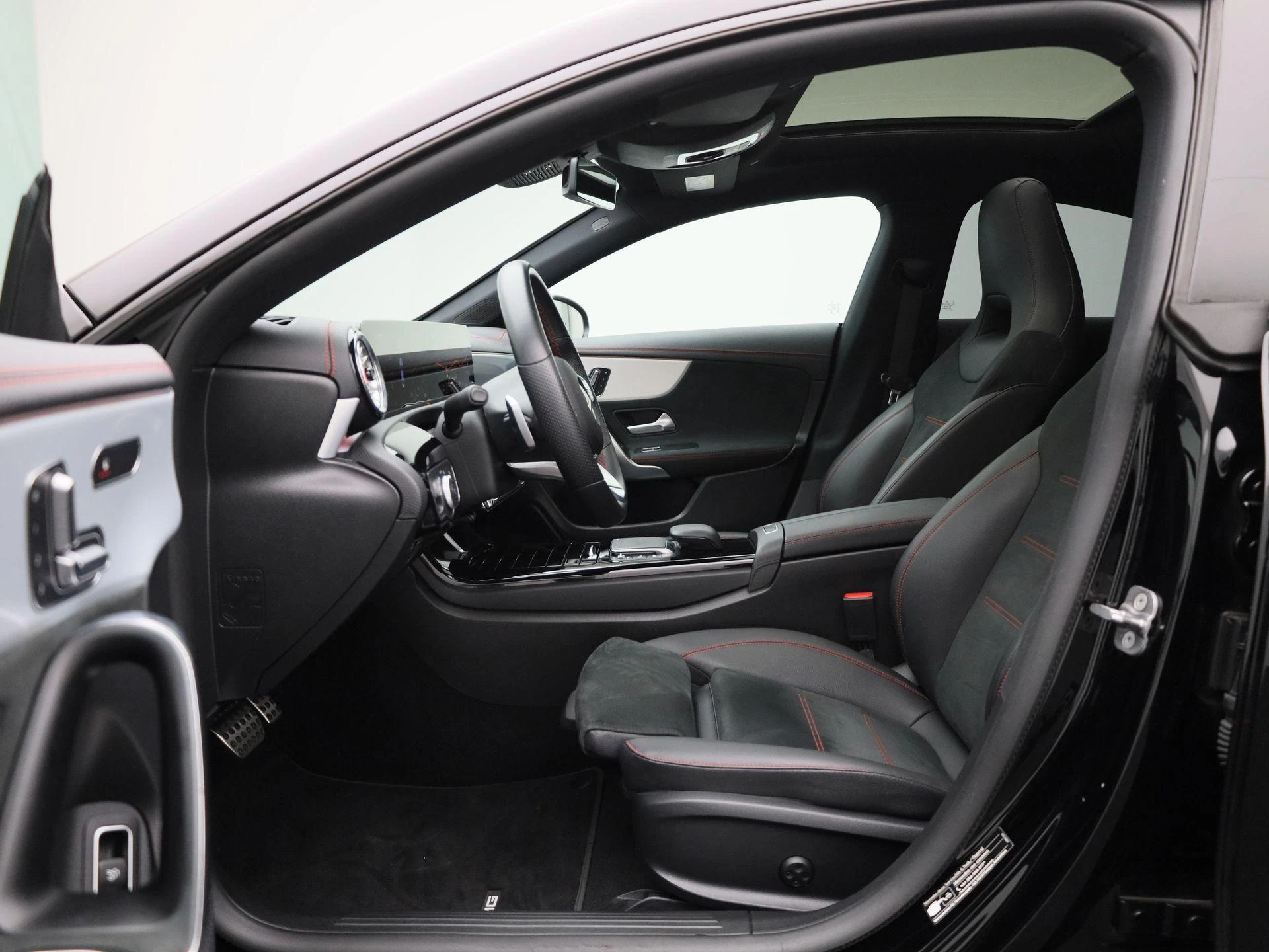 Mercedes-Benz-CLA-image-11
