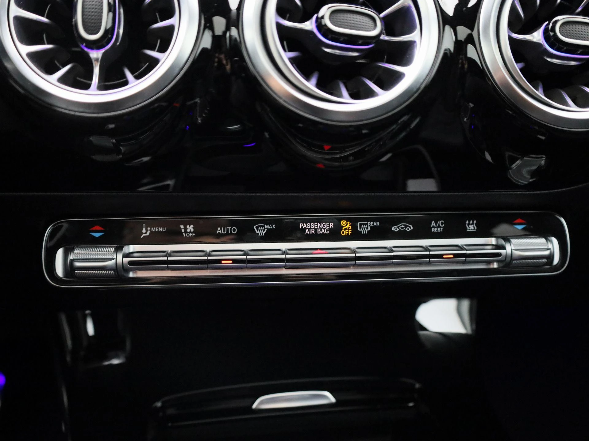 Mercedes-Benz-CLA-image-16