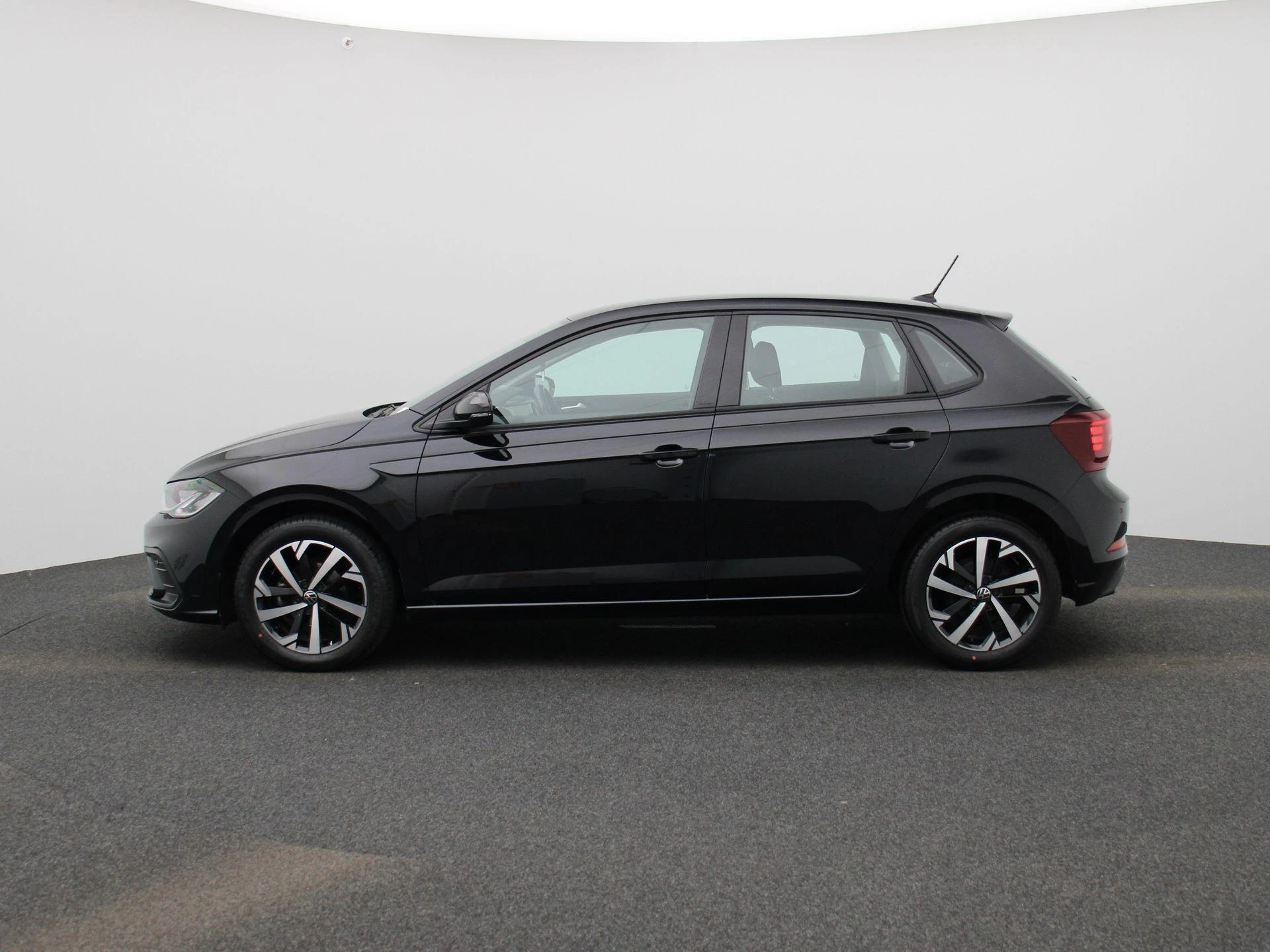 Volkswagen-Polo-image-3