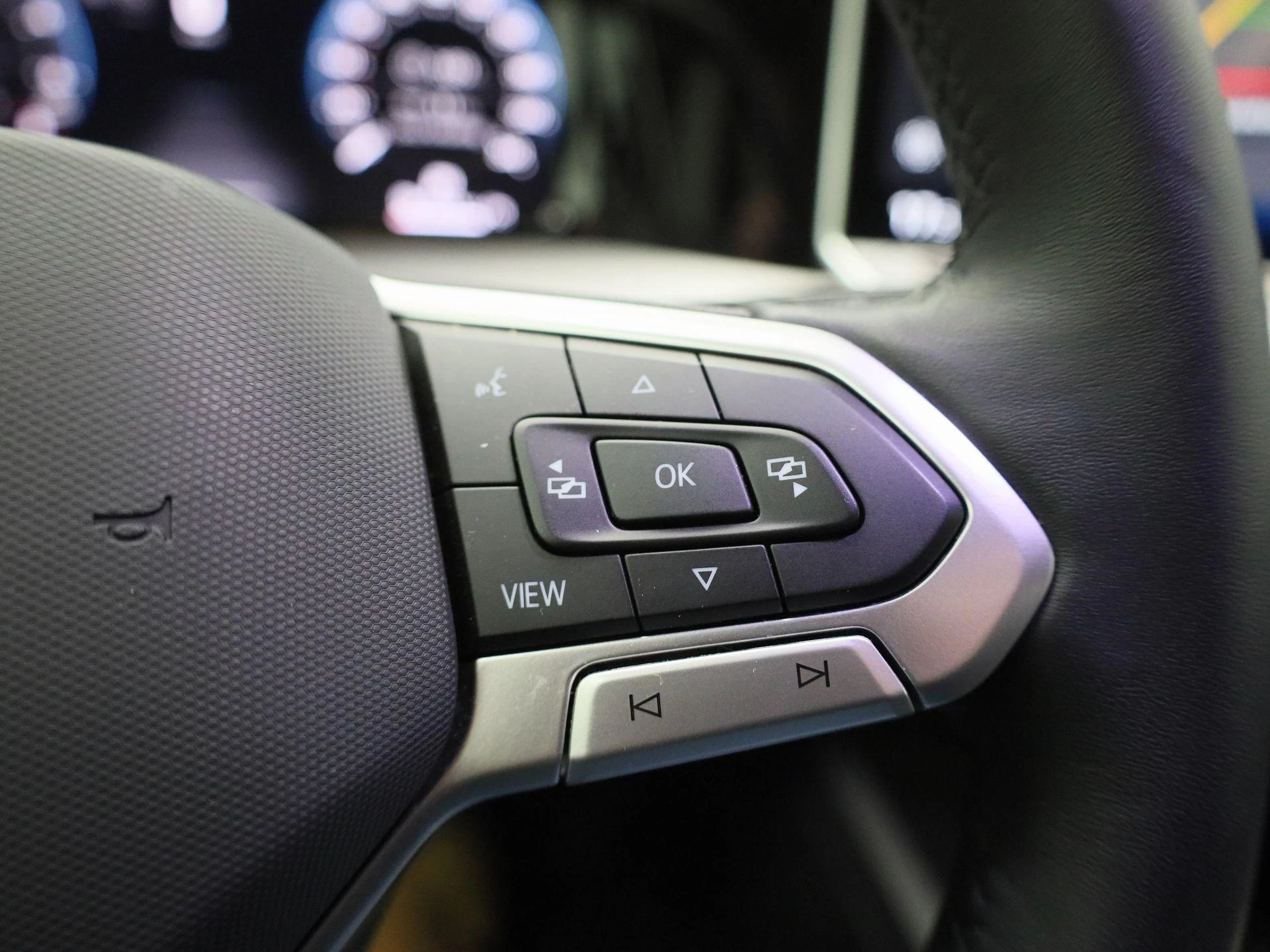 Volkswagen-Golf-image-25