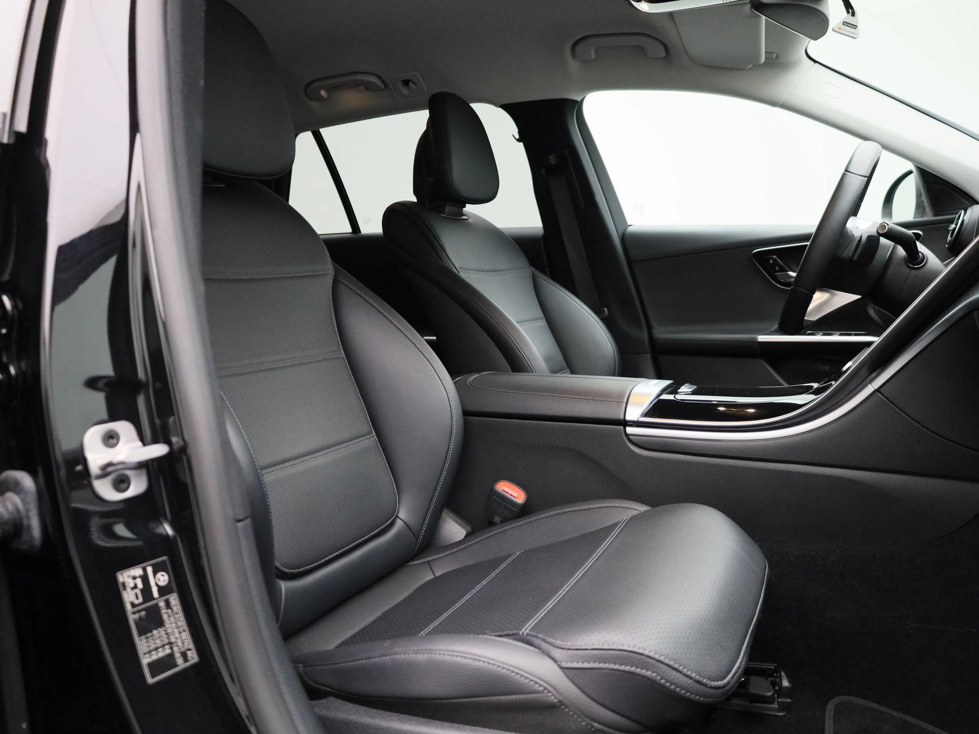 Mercedes-Benz-C-Klasse-image-38