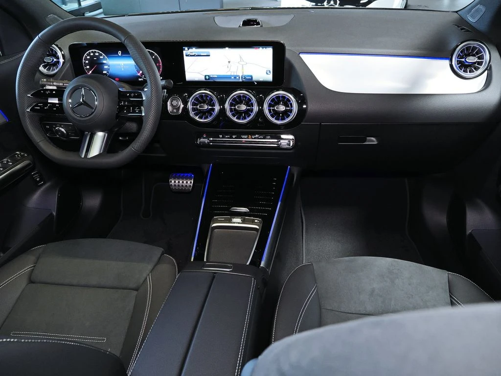 Mercedes-Benz-GLA 200 d-image-11