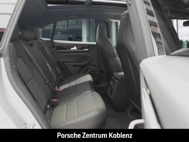 Porsche Macan 4 -