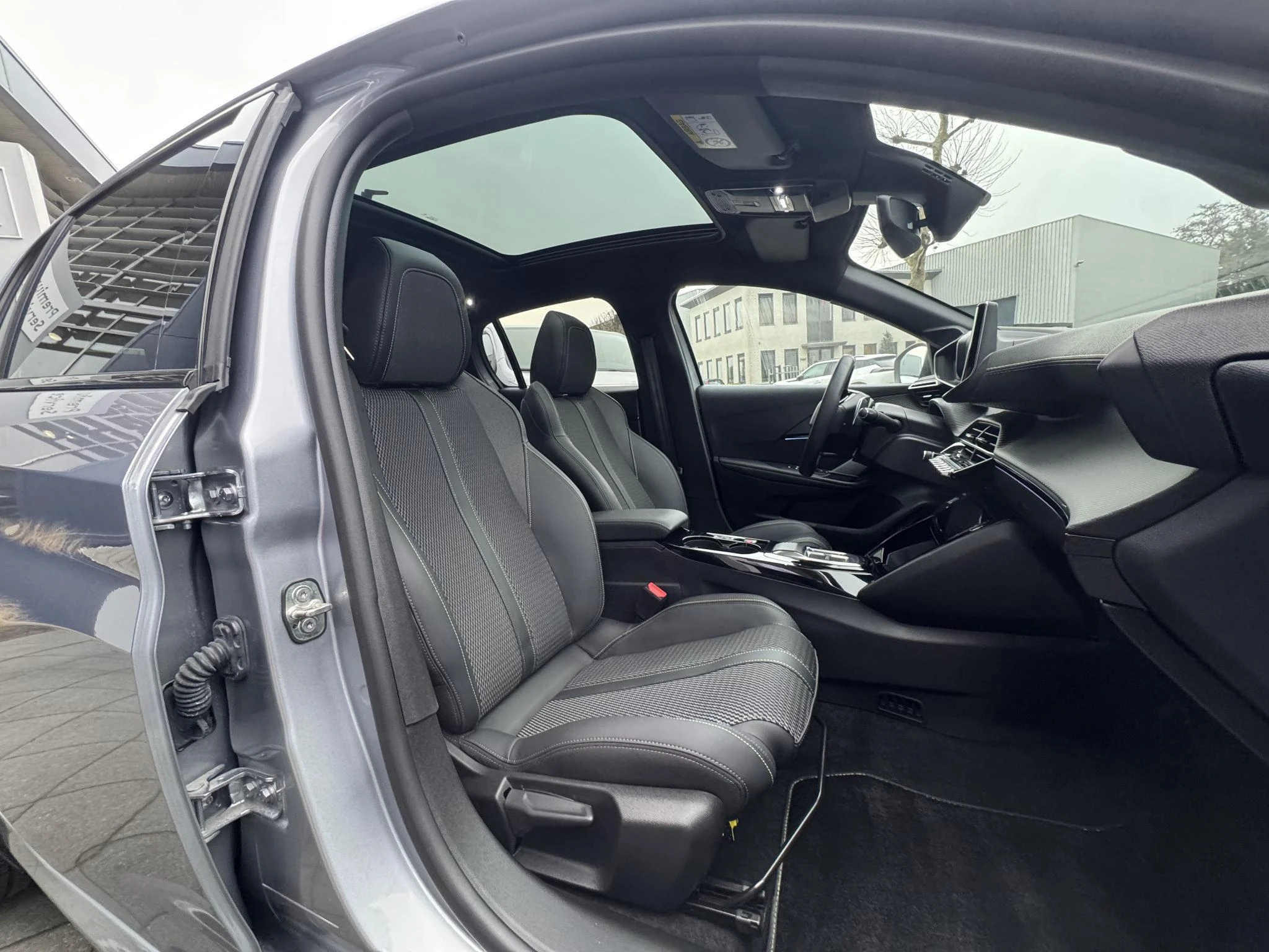 Peugeot-208-image-11