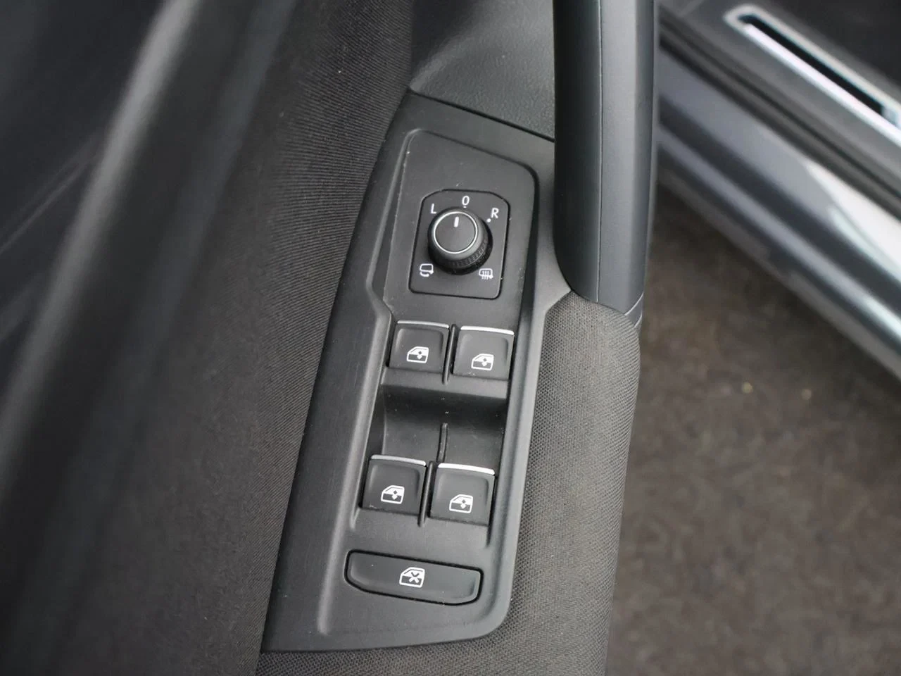 Volkswagen-Tiguan-image-19