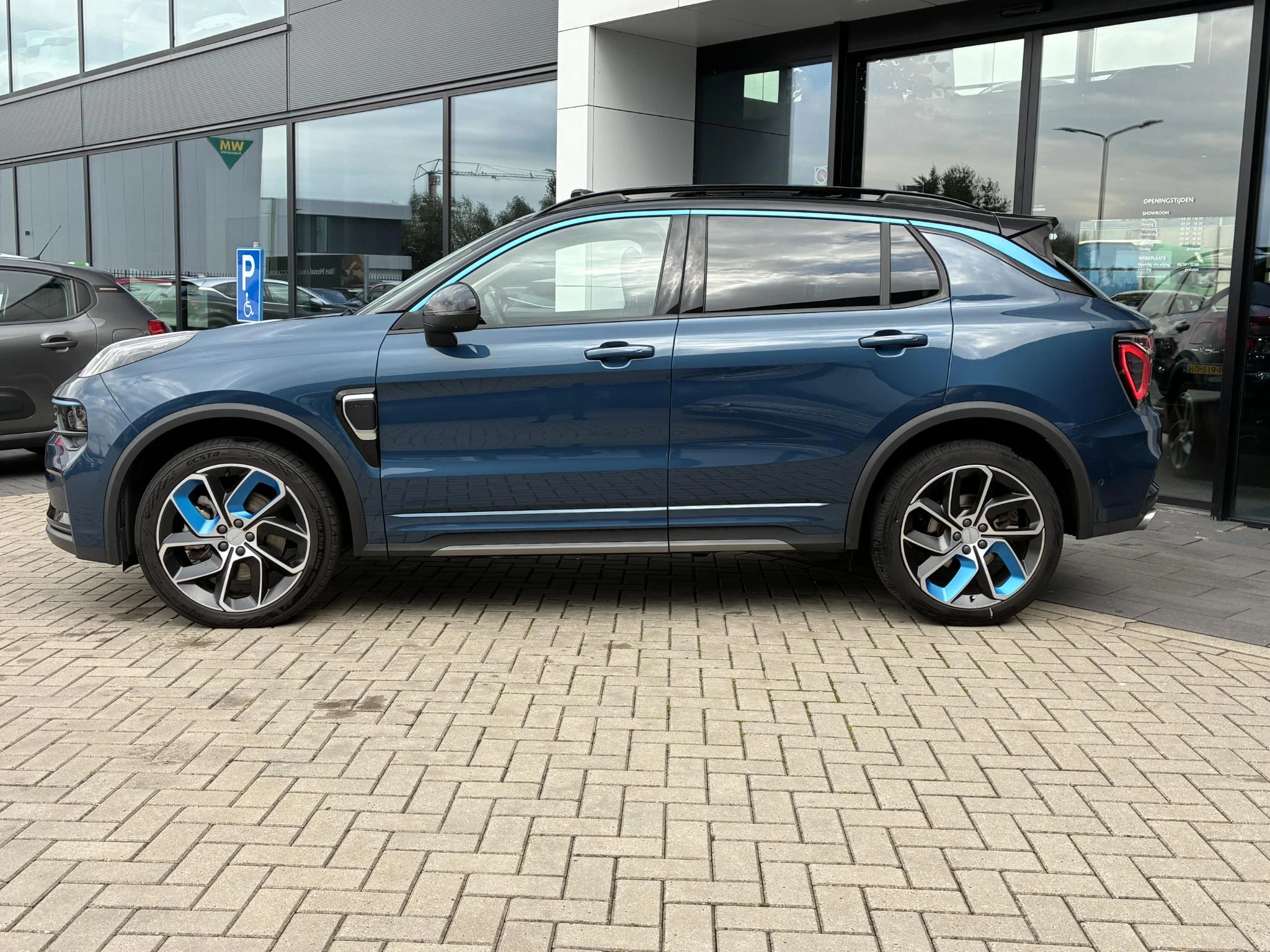 Lynk & Co-01-image-1