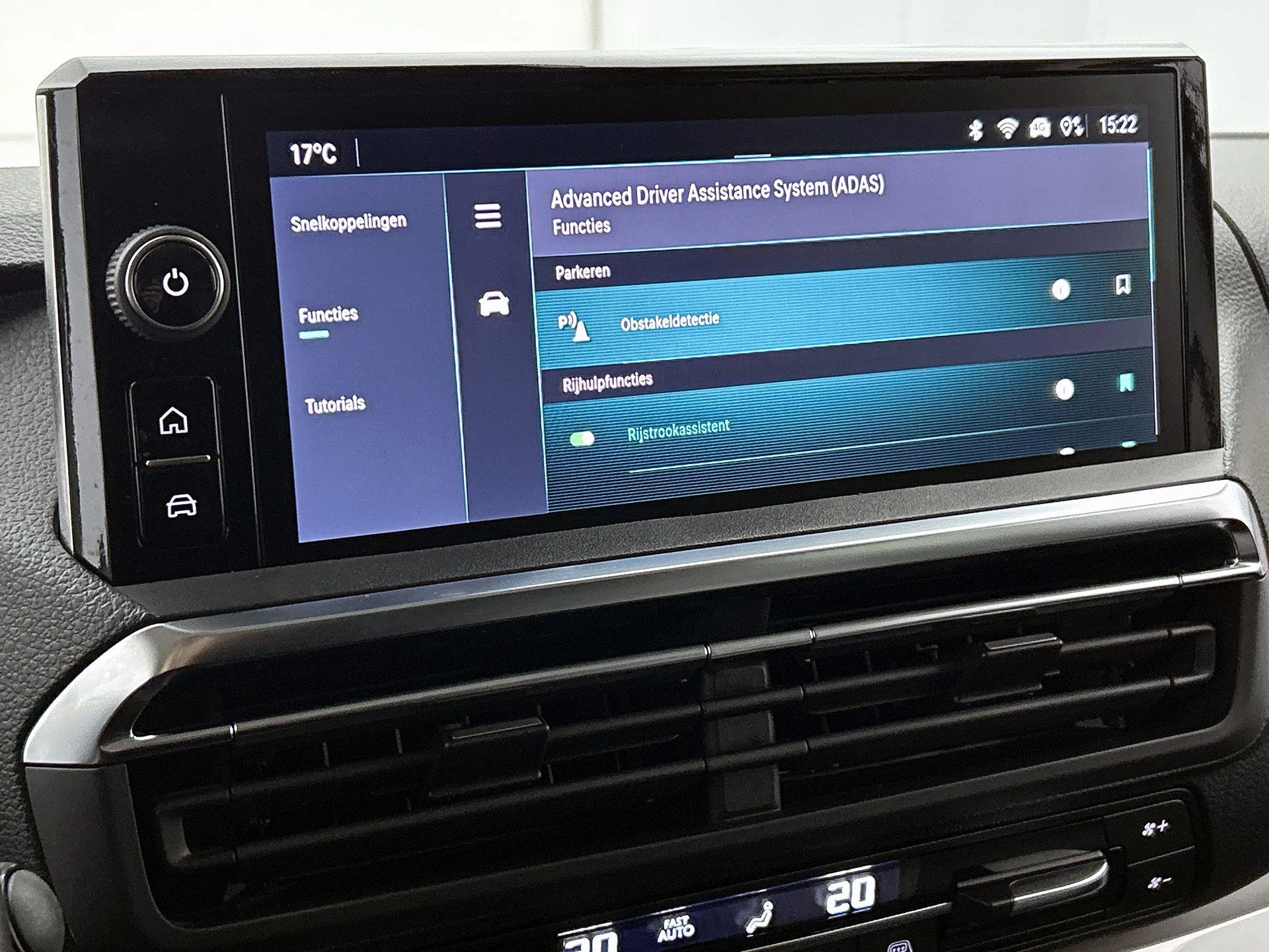 Opel-Vivaro-image-11