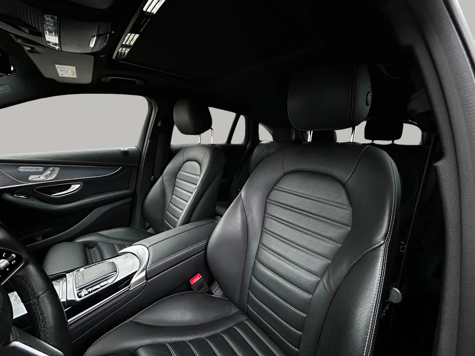 Mercedes-Benz-EQC-image-10