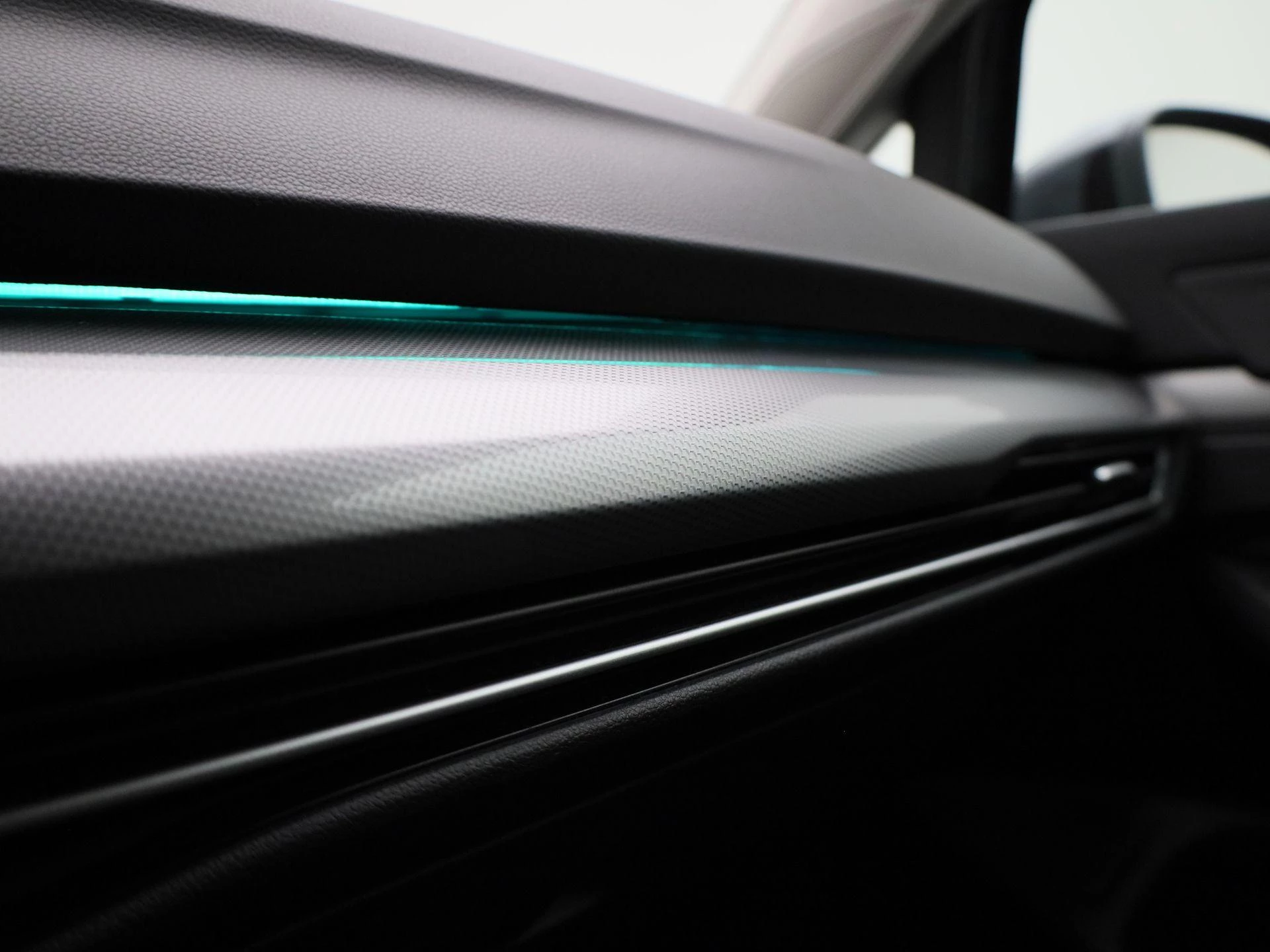 Volkswagen-Golf-image-27