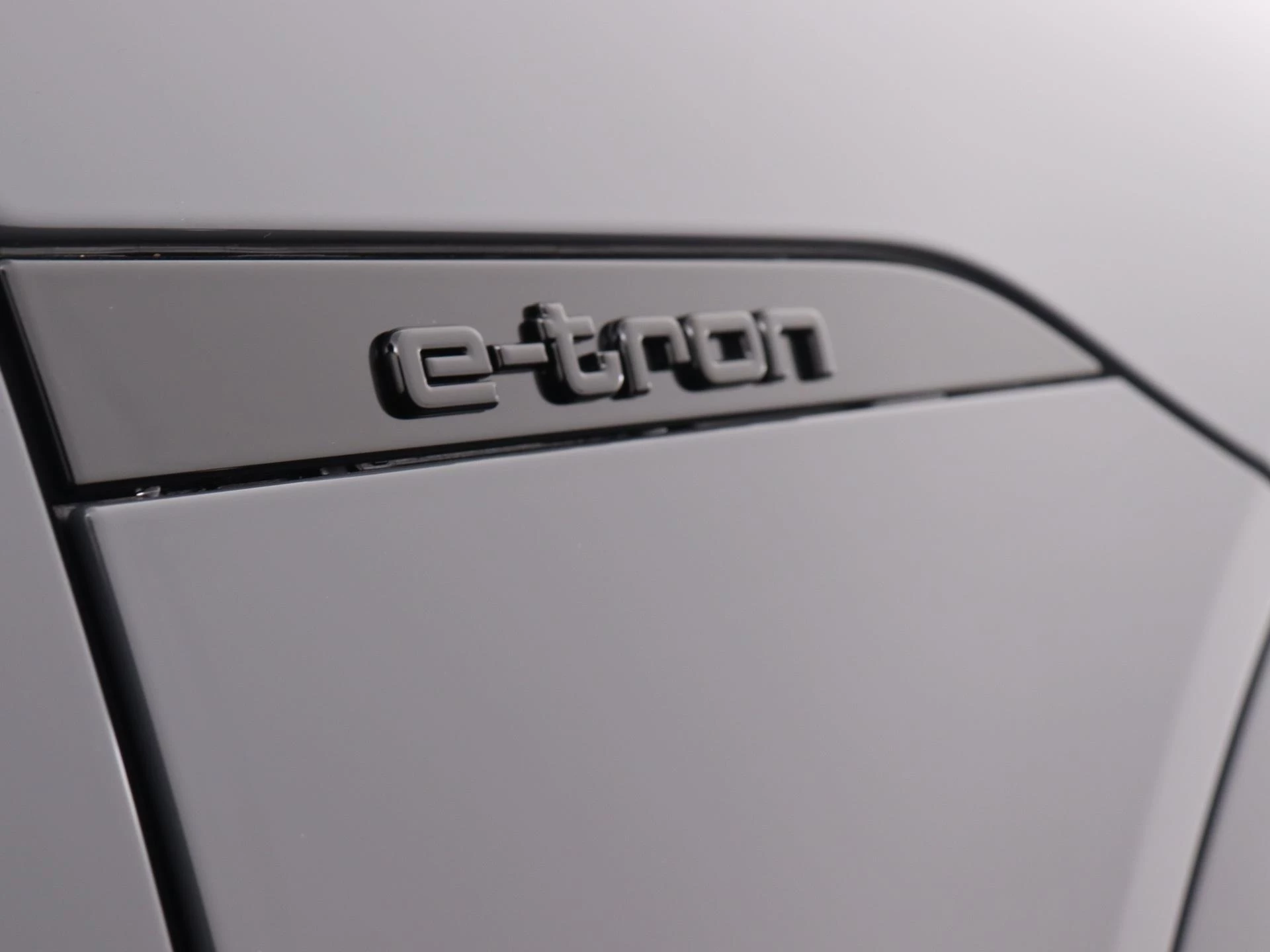 Audi-Q8 e-tron-image-22