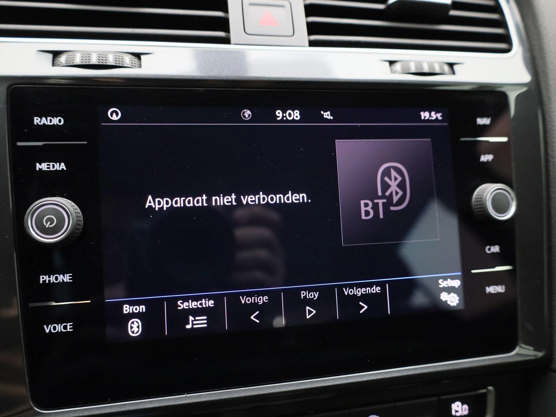 Volkswagen-Golf-image-19