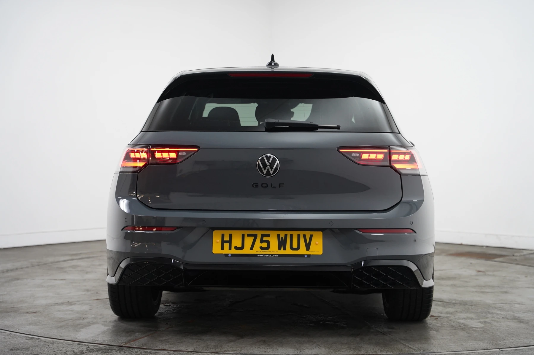 Volkswagen-Golf-image-13