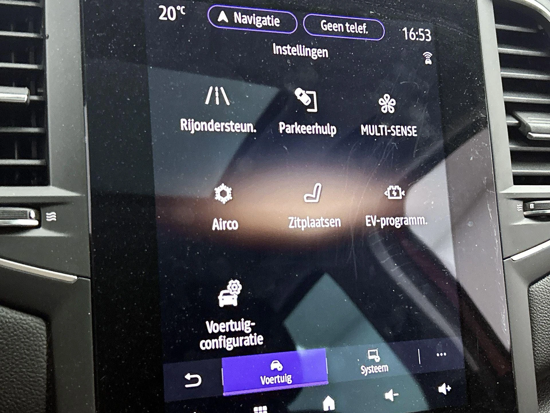 Renault-Megane E-Tech-image-10