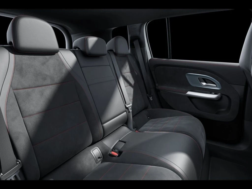 Mercedes-Benz-GLB 200-image-10