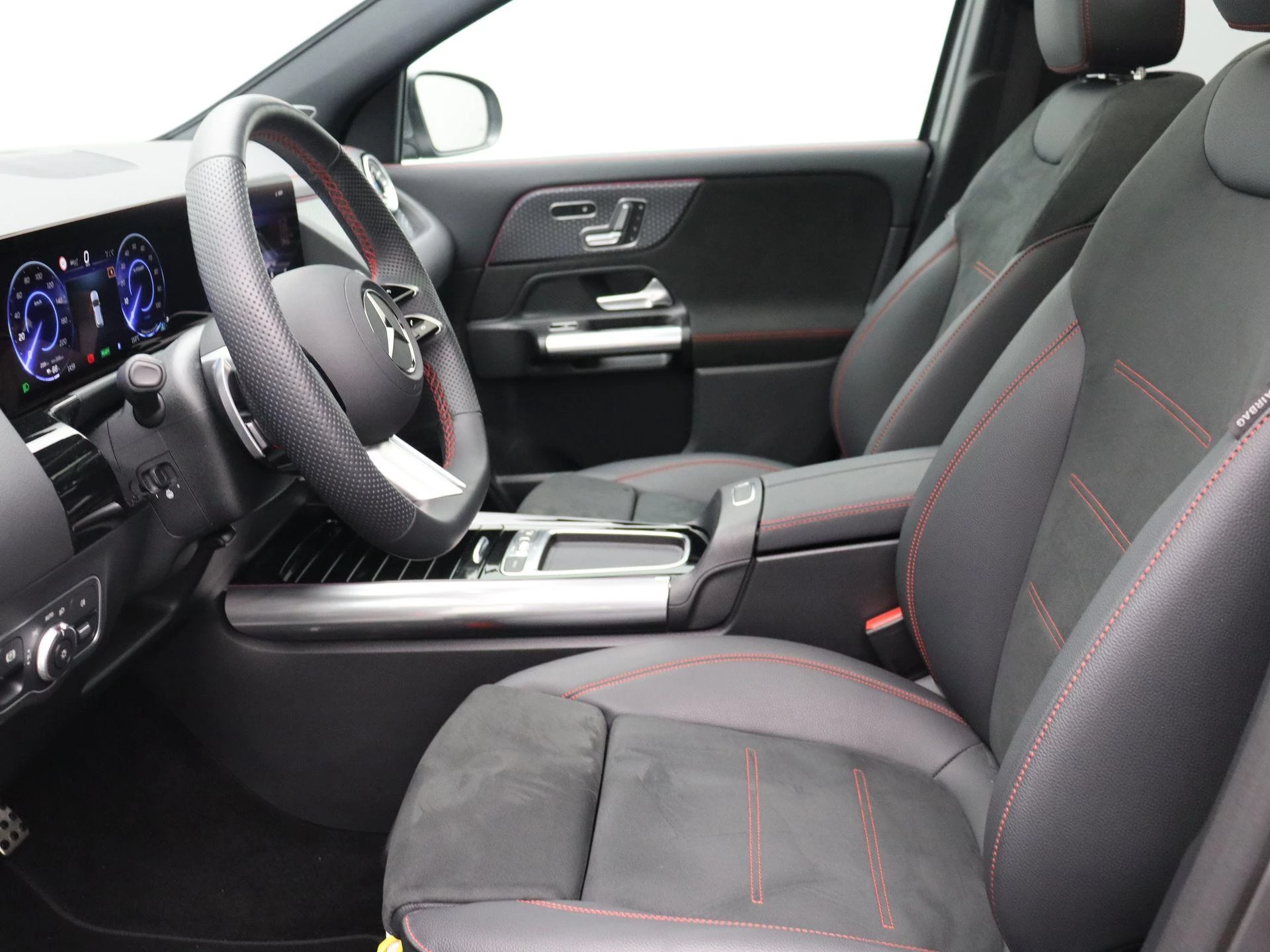 Mercedes-Benz-EQA-image-12